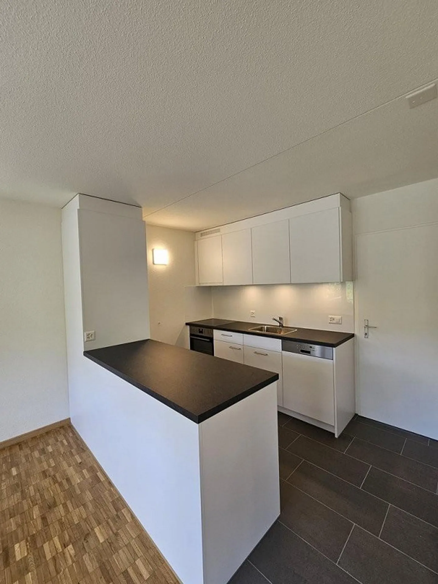 Renovated Apartment at Zurich-Affoltern Station - Photo 3 of 10