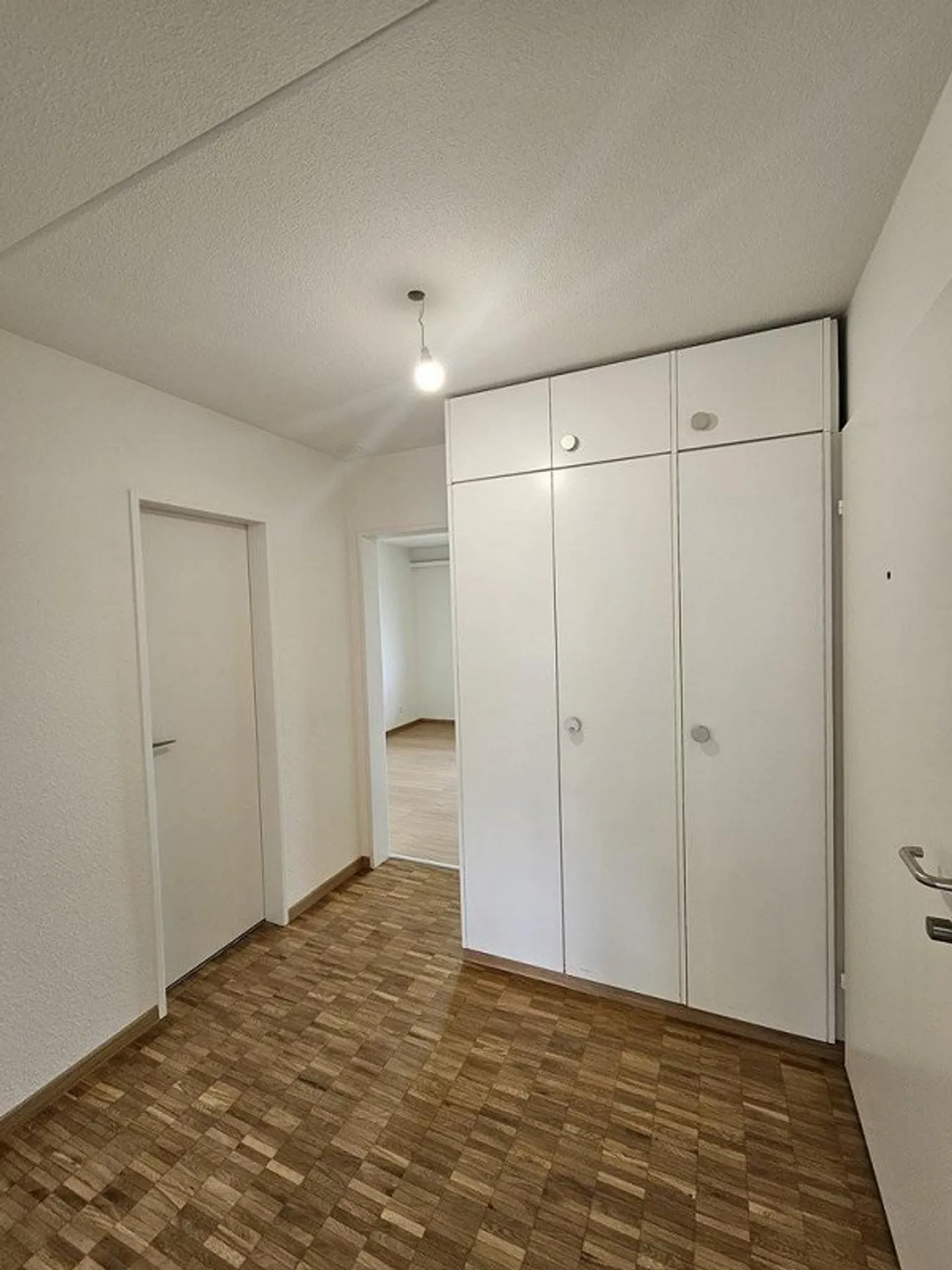 Renovated Apartment at Zurich-Affoltern Station - Photo 8 of 10