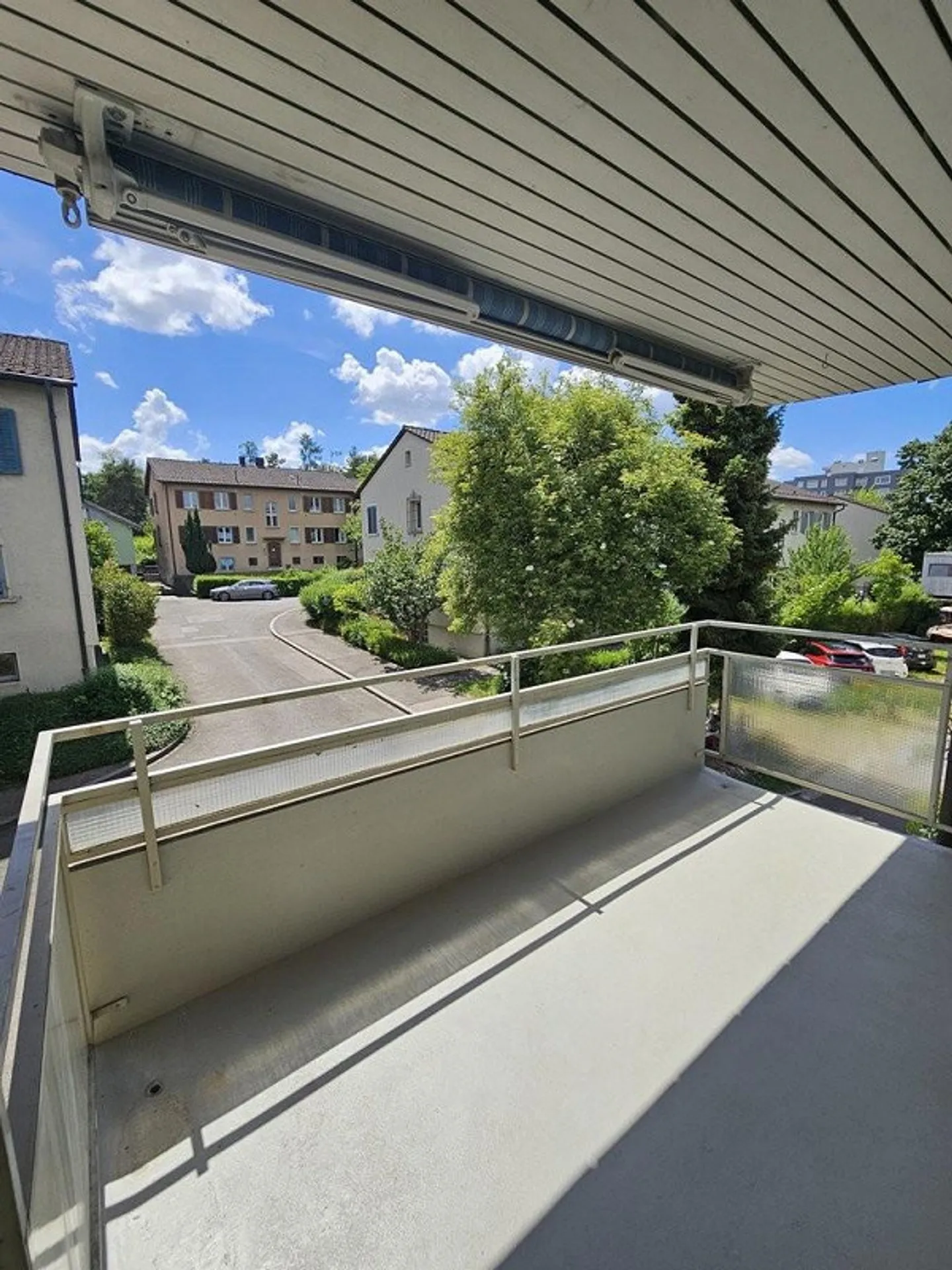 Renovated Apartment at Zurich-Affoltern Station - Photo 9 of 10