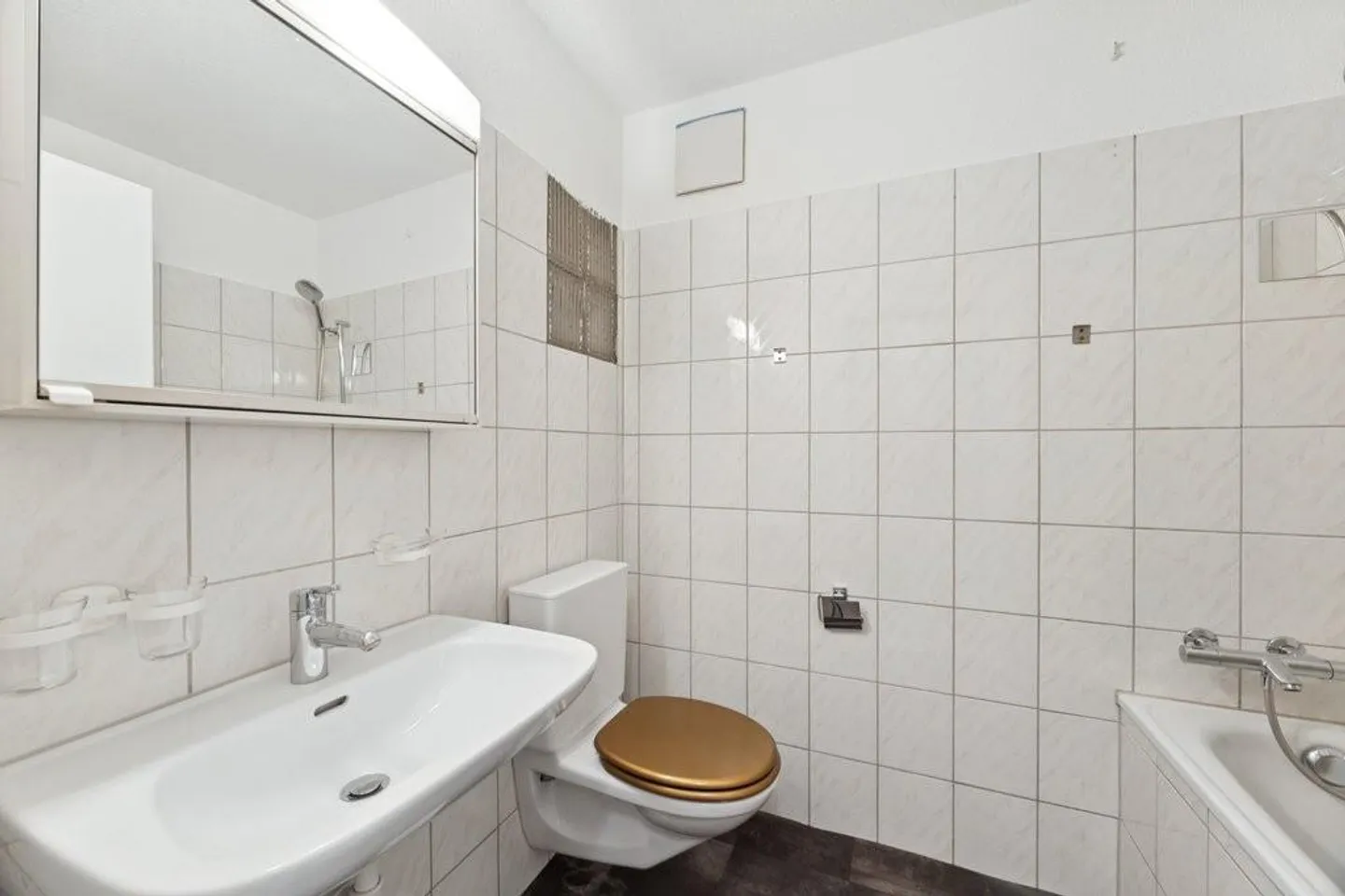 Spacious apartment with cozy Swedish stove - Photo 9 of 12