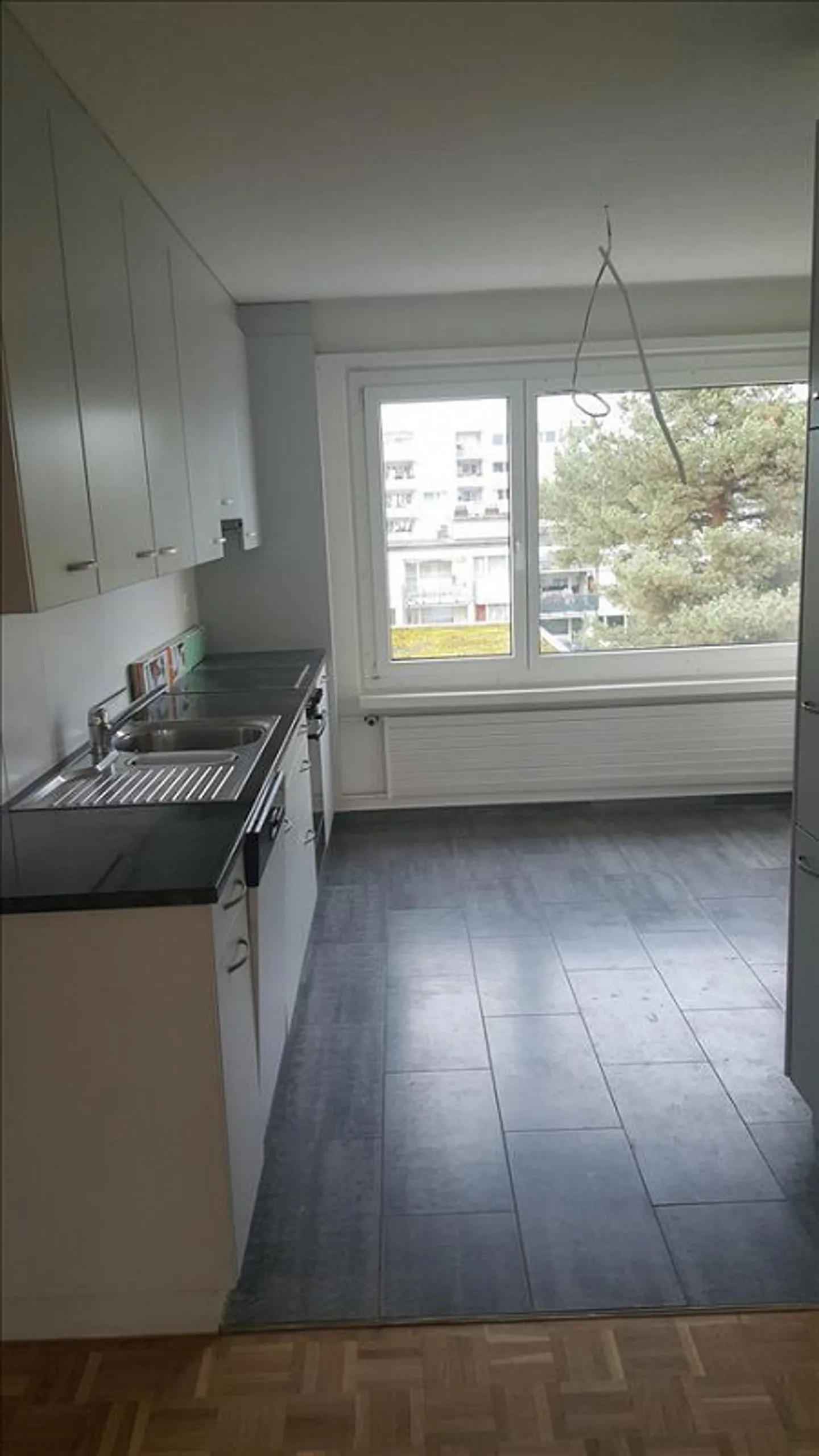 Appartamento Affascinante e Conveniente di 4.5 Stanze - Durata Limitata! - Foto 3 di 6