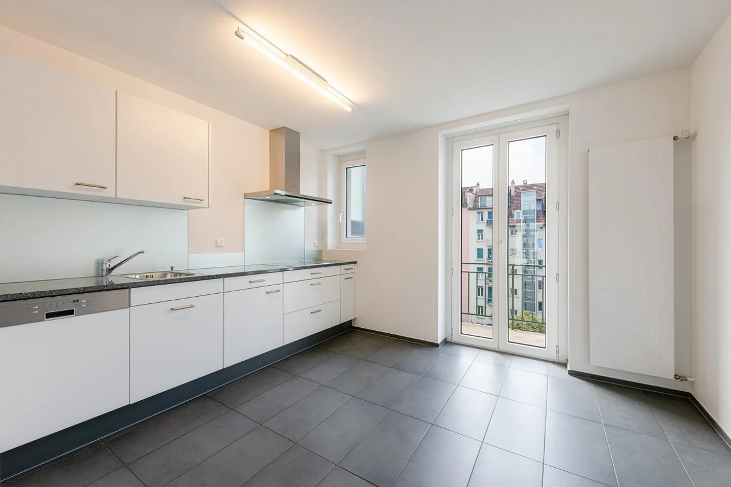 Altbauwohnung mit modernem Ausbaustand an bester Lage - Foto 1 von 10