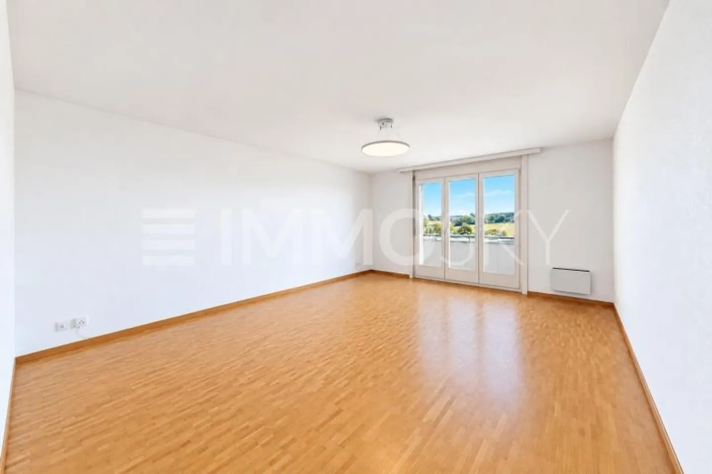 2,5 Zimmer im obersten Stock mit Aufzug - Foto 1 von 8