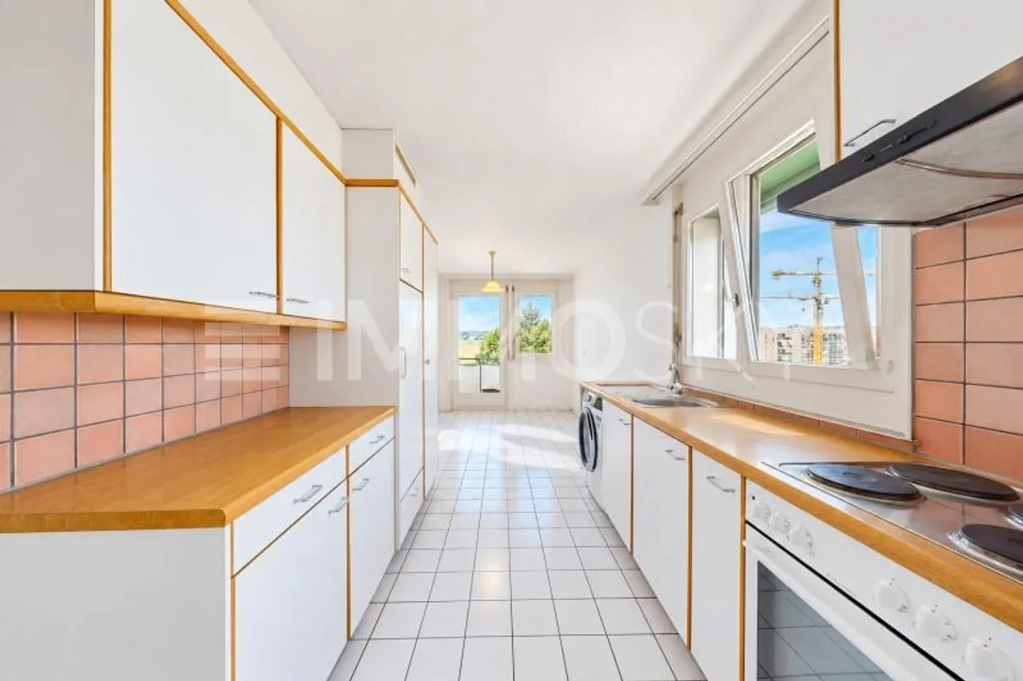 2,5 Zimmer im obersten Stock mit Aufzug - Foto 2 von 8