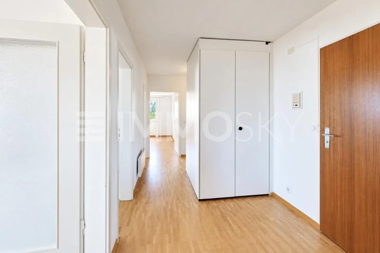 2,5 Zimmer im obersten Stock mit Aufzug - Foto 3 von 8