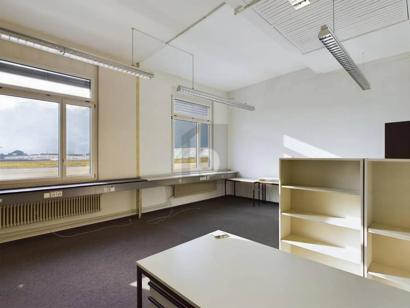 Bureau 2,5 pièces - Photo 1 sur 4