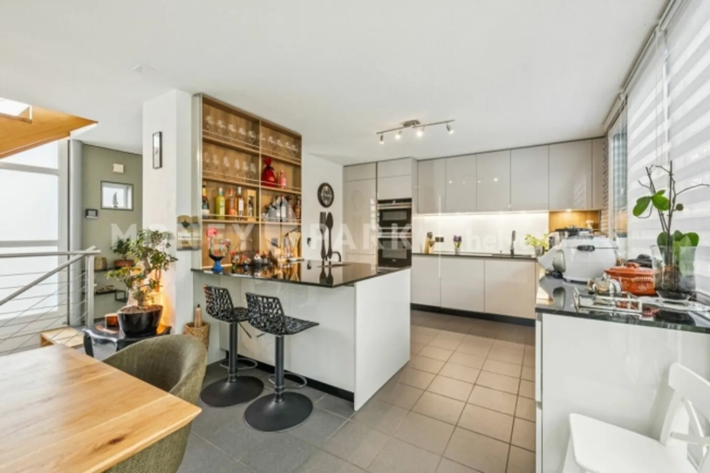 Single house for sale - Photo 1 of 10