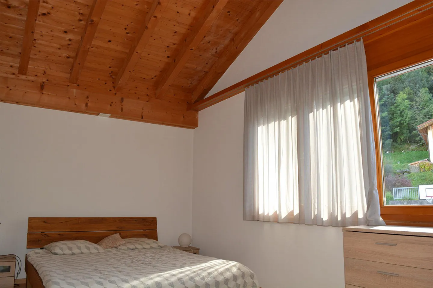Casa a schiera di 4,5 stanze in una zona residenziale assolutamente tranquilla - Foto 4 di 14
