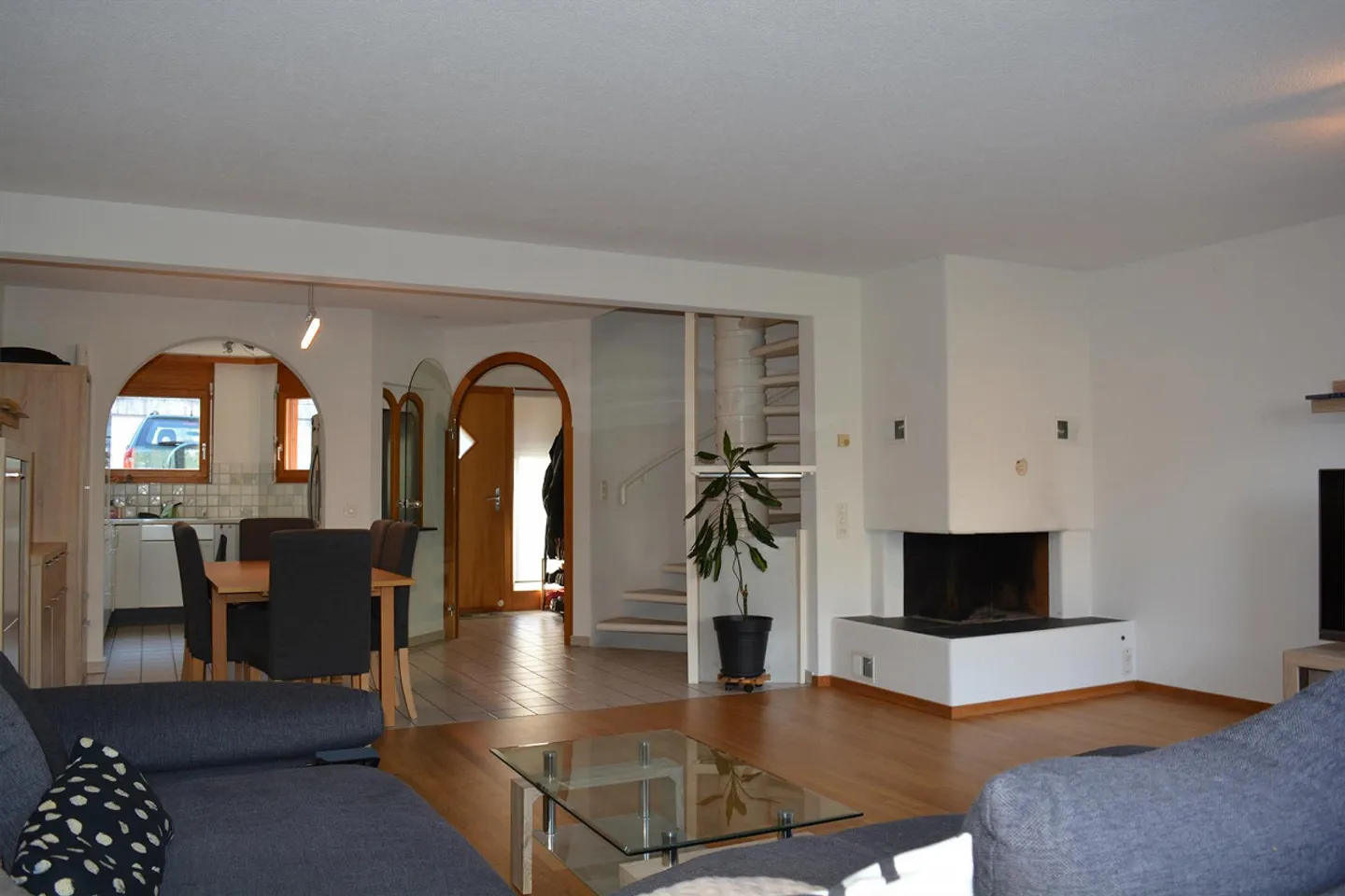 Casa a schiera di 4,5 stanze in una zona residenziale assolutamente tranquilla - Foto 8 di 14