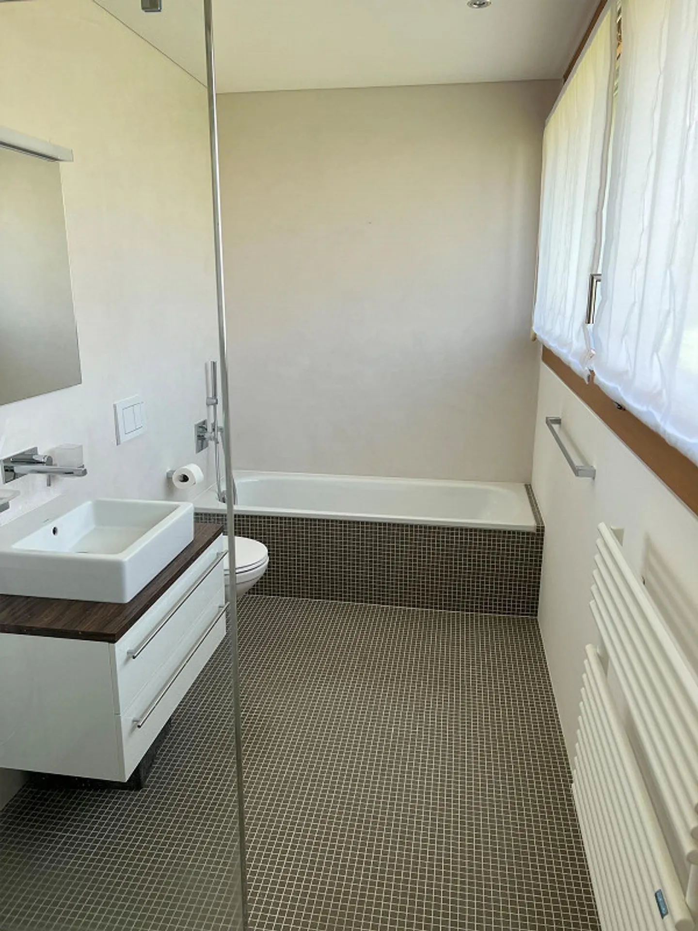 Living like in a single-family home - modern apartment near the lake with a large terrace - Photo 8 of 10