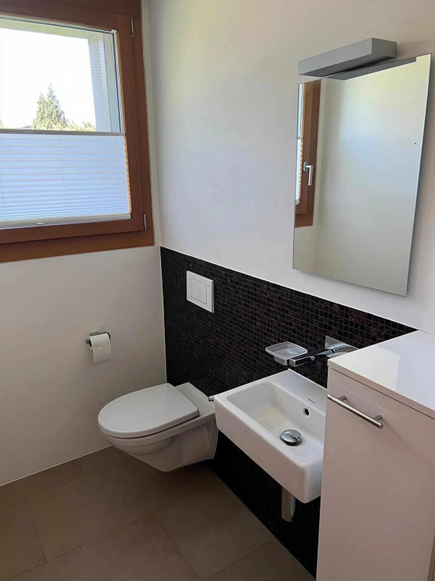 Living like in a single-family home - modern apartment near the lake with a large terrace - Photo 9 of 10