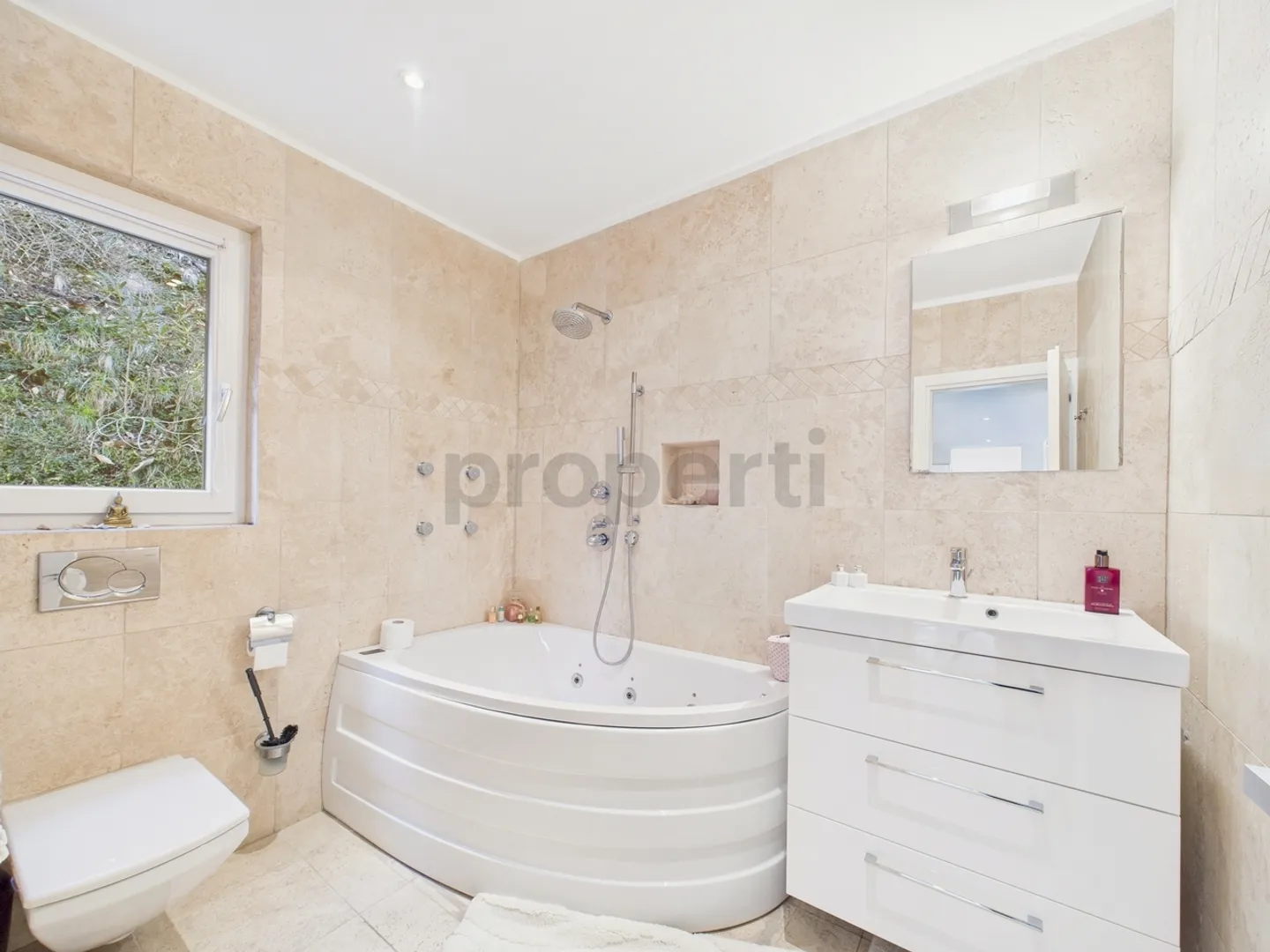 Charmante Villa mit Seeblick - Foto 9 von 13