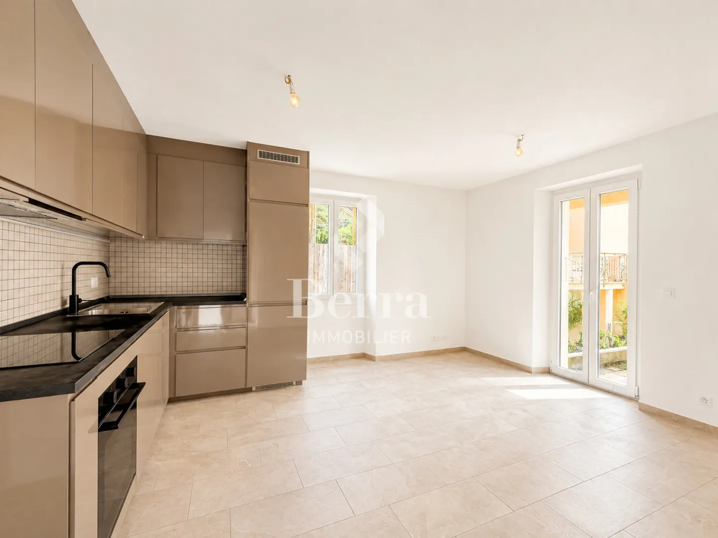Proprietà d'investimento ristrutturata - Foto 2 di 16