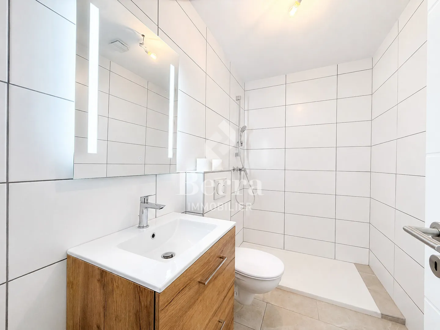 Proprietà d'investimento ristrutturata - Foto 4 di 16