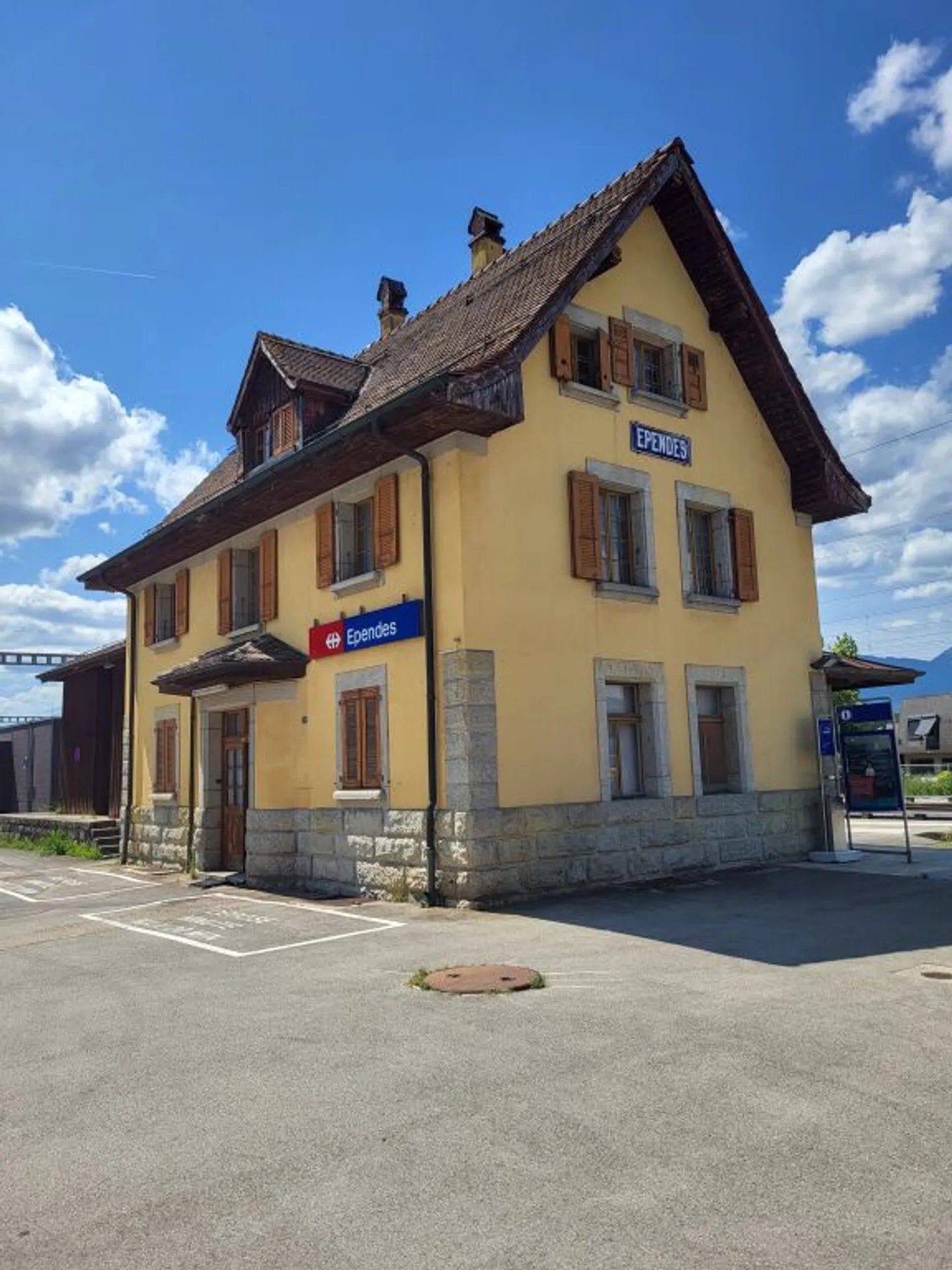 Opportunité surface d'activité au coeur de votre région - Photo 1 sur 3