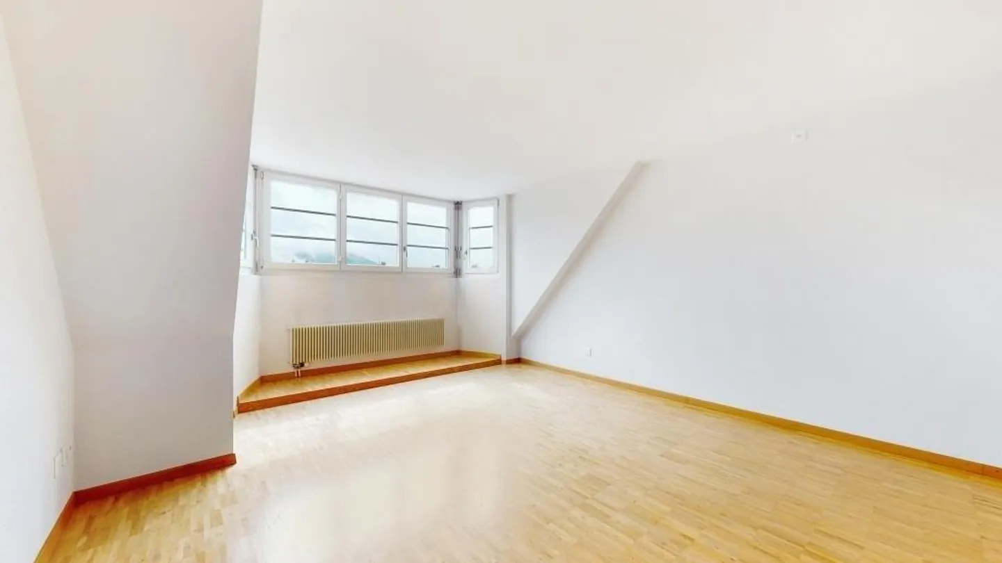 Appartement penthouse lumineux et moderne de 2,5 pièces - Photo 3 sur 9