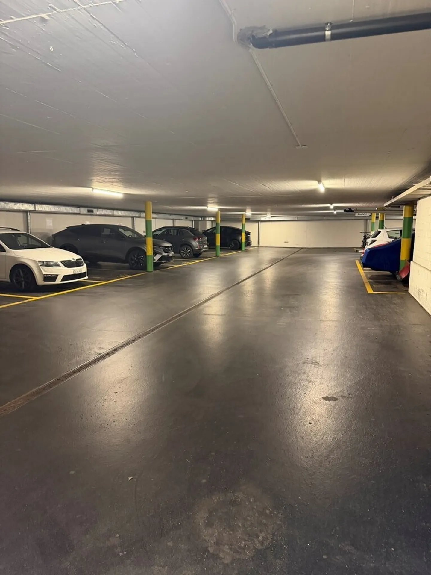 Parkplatz in Bahnhofsnähe - Foto 2 von 3