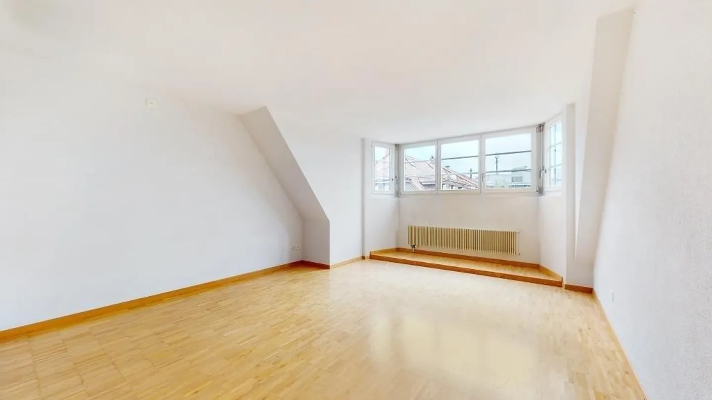 Appartement penthouse lumineux et moderne de 2,5 pièces - Photo 2 sur 9