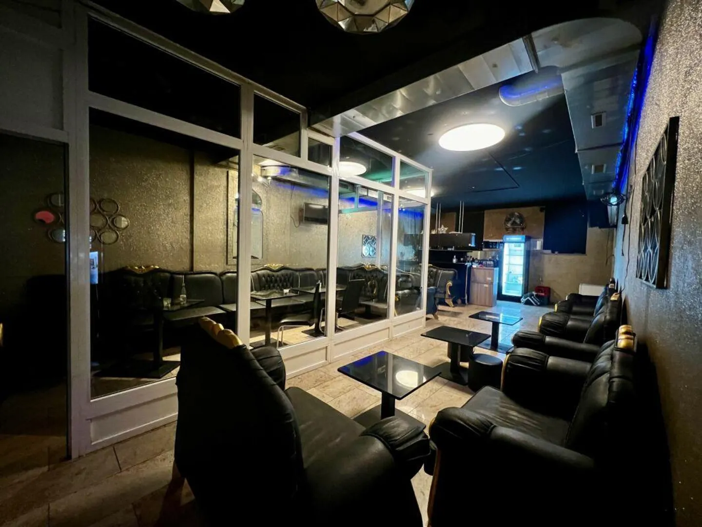 Residential and commercial property in a sought-after location - Photo 5 of 5