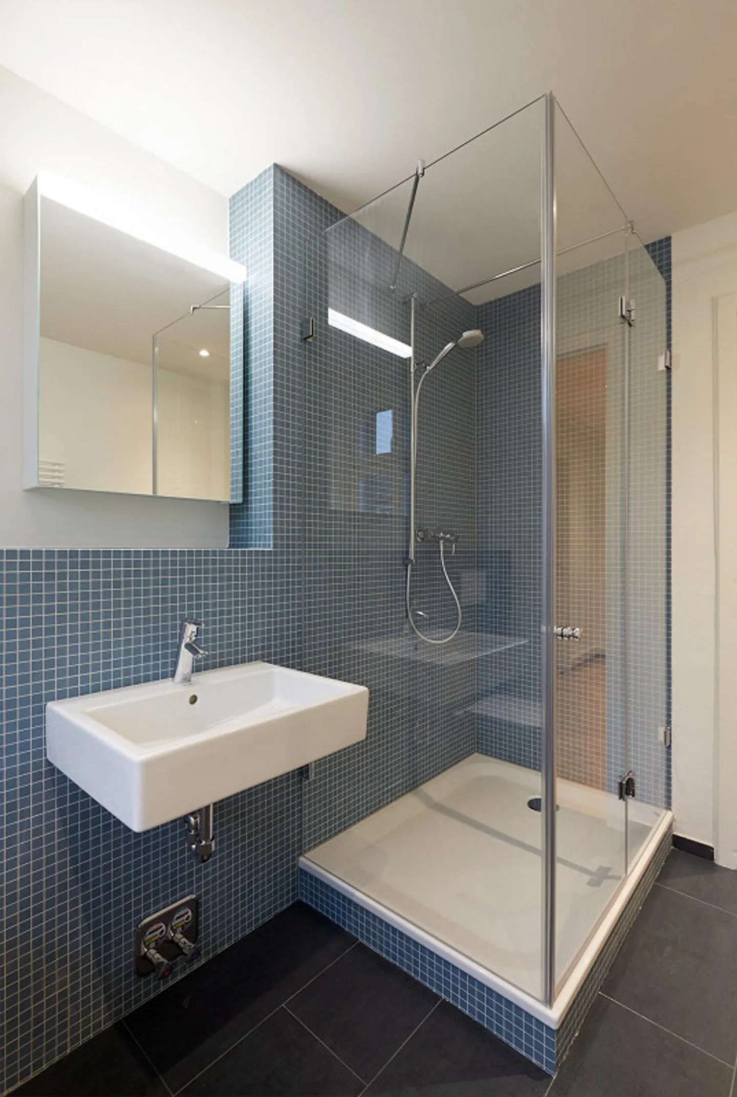 Stylish old building apartment in the Wettstein quarter - Photo 6 of 7