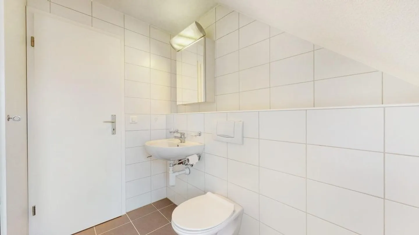 Appartement penthouse lumineux et moderne de 2,5 pièces - Photo 8 sur 9