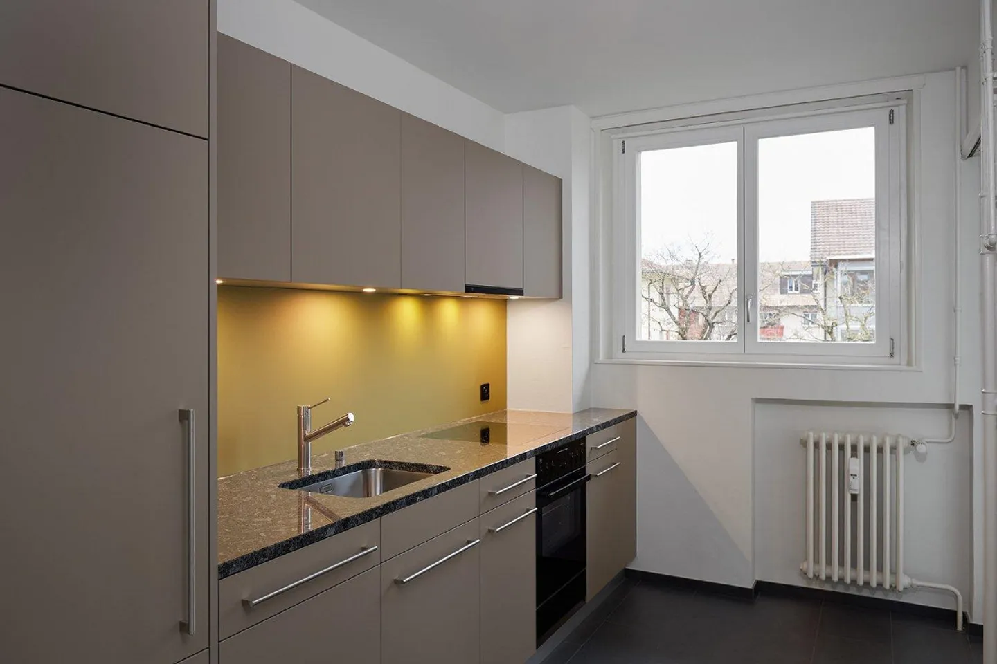 Stylish old building apartment in the Wettstein quarter - Photo 1 of 7