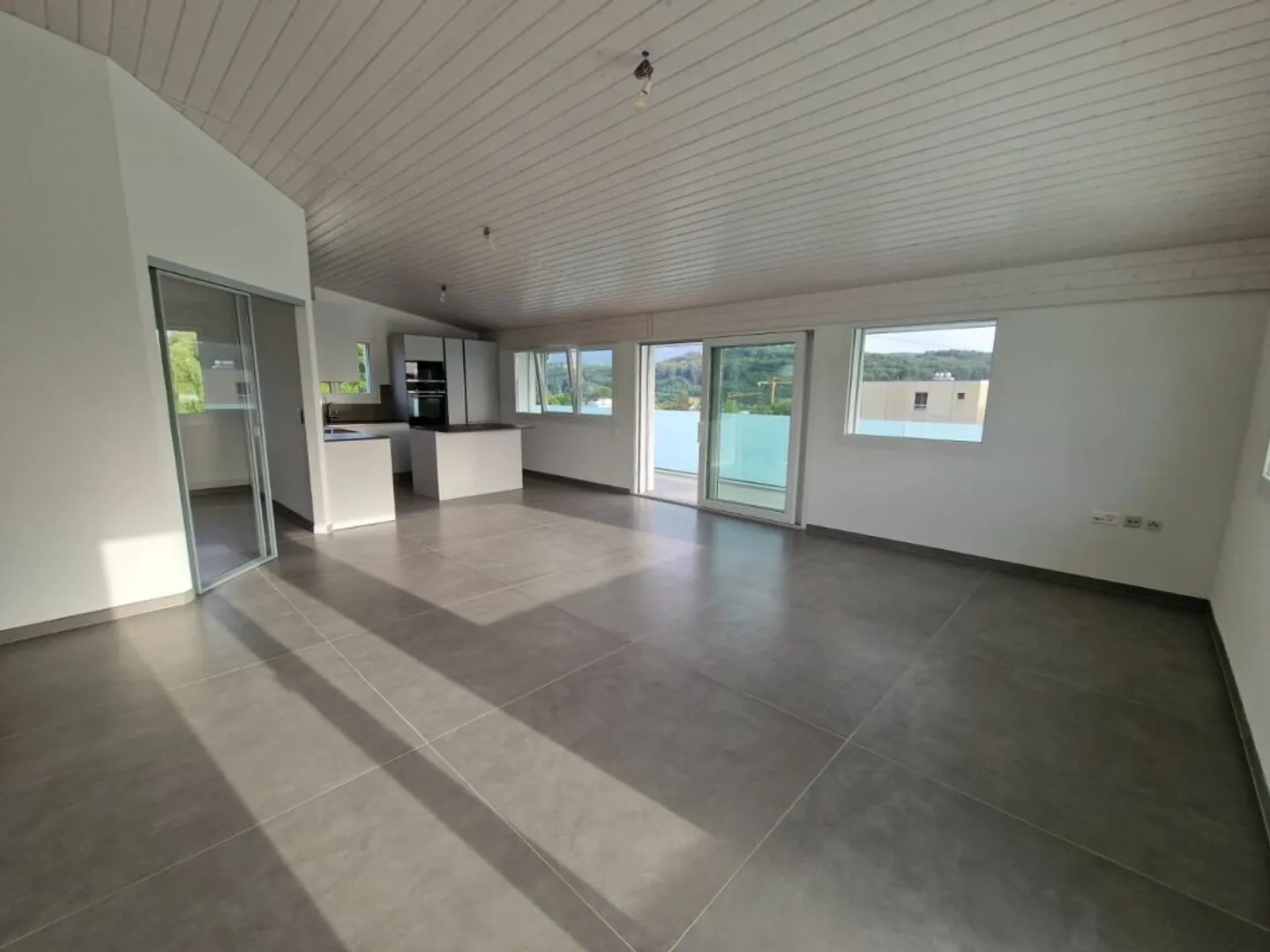 BRIGHT, HIGH-END, PENTHOUSE - Photo 4 of 10