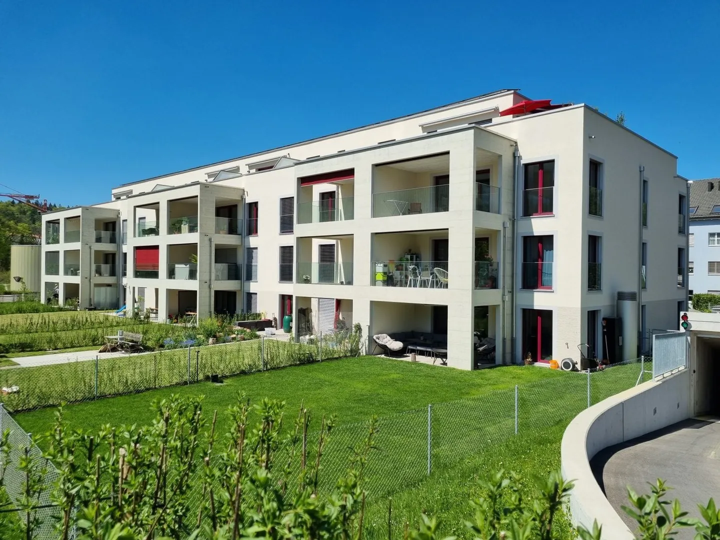 4.5 room apartment right at Sempach-Winterthur train station - Photo 1 of 8