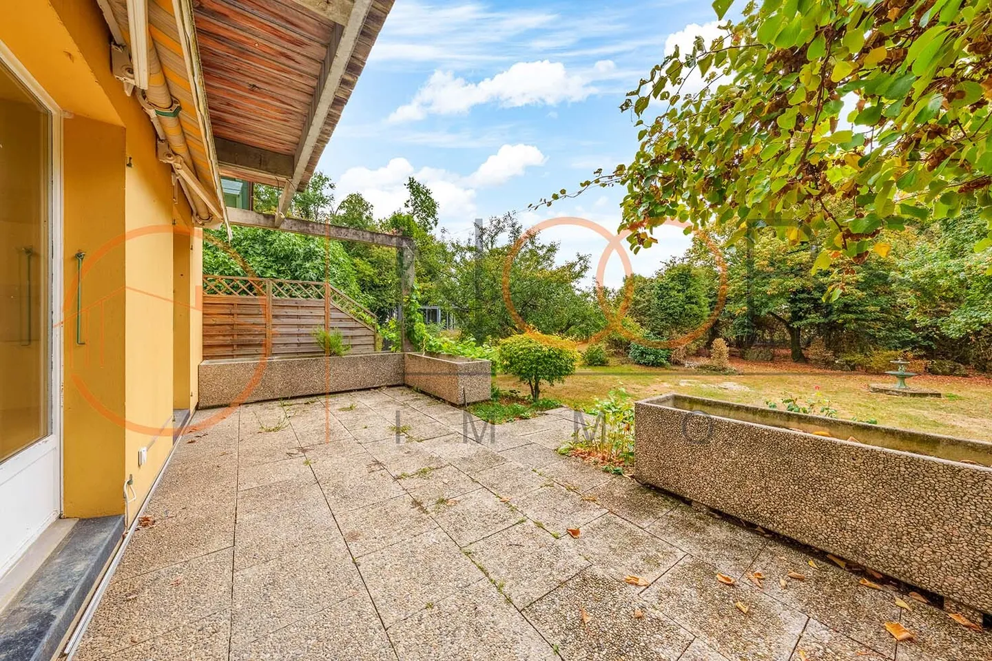 Charming Family Villa with Garden - Photo 6 of 16