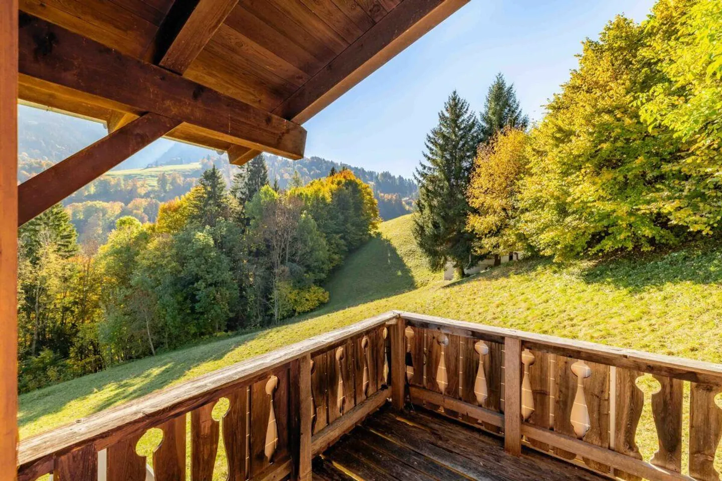 Idyllic mountain cabin for sale - Photo 10 of 14