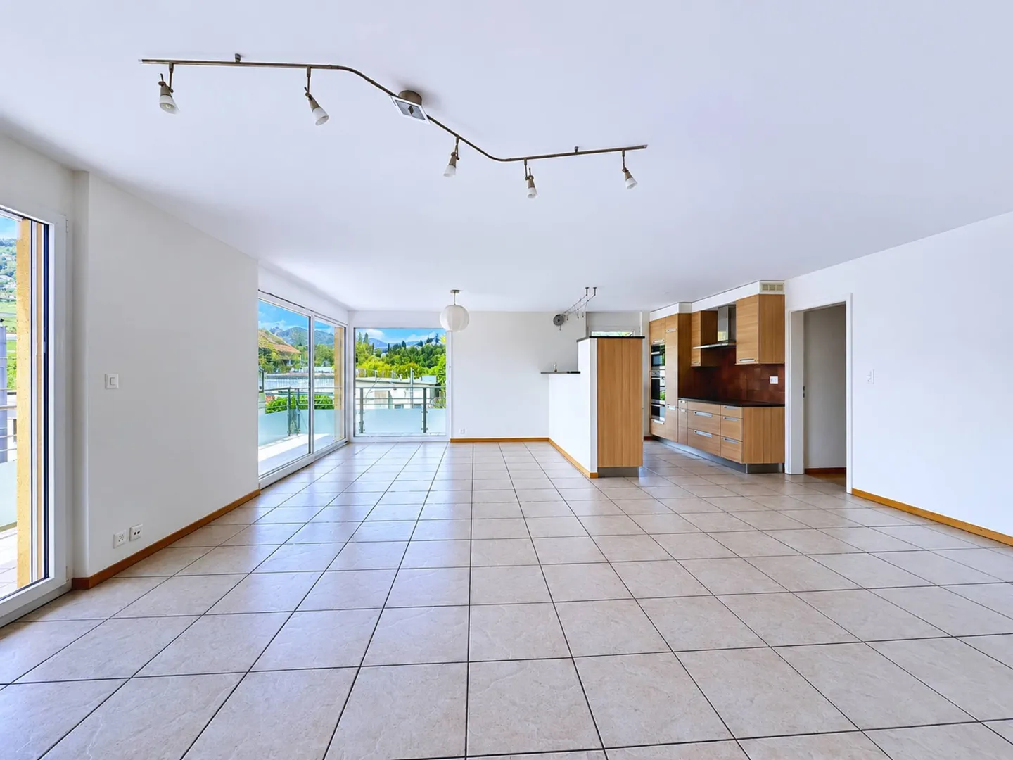 Geräumige 4,5-Zimmer-Wohnung in ruhiger und grüner Umgebung - Foto 9 von 13