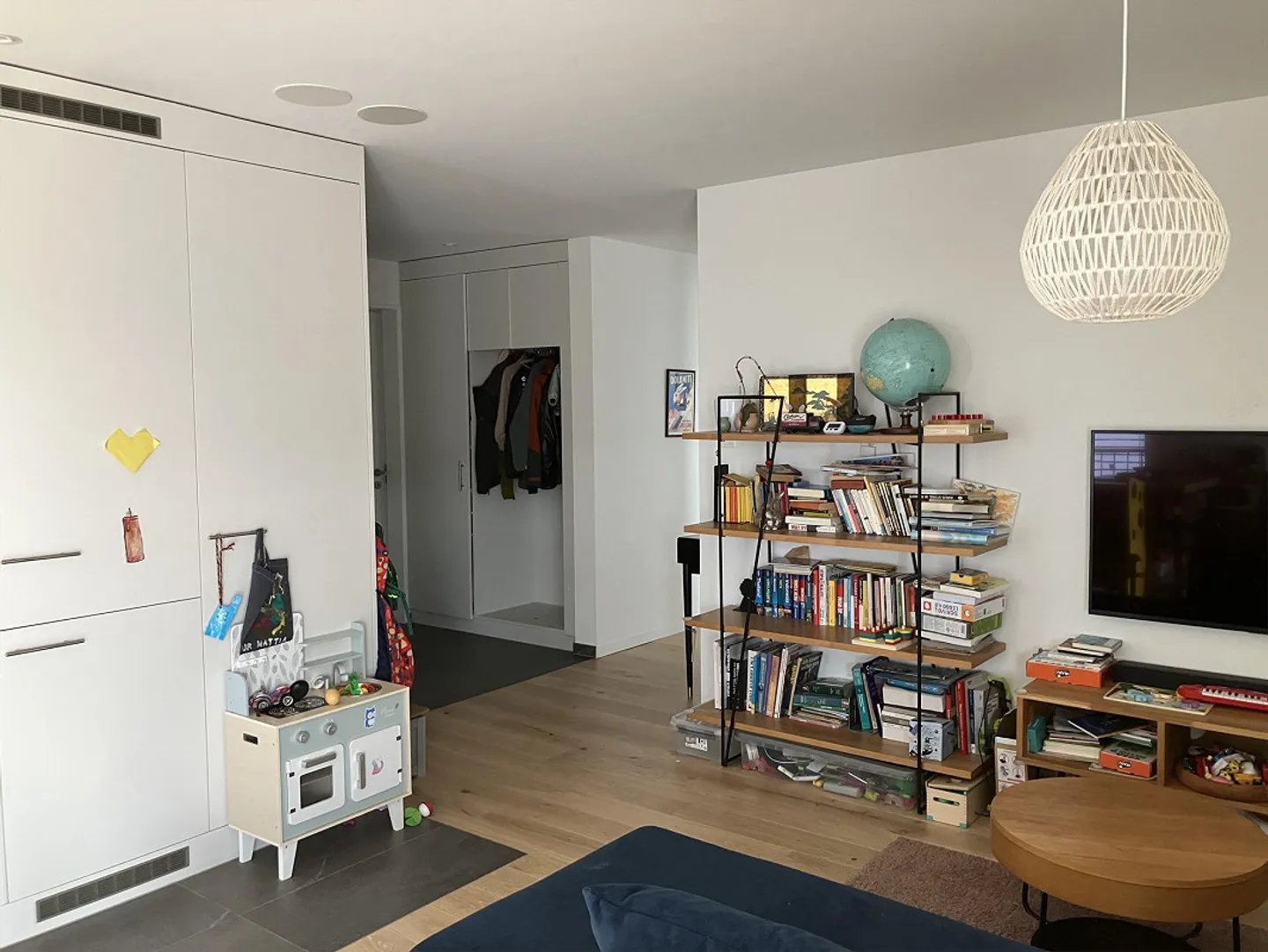 4.5 Room Family Apartment with Balcony in Hedingen - Photo 1 of 15