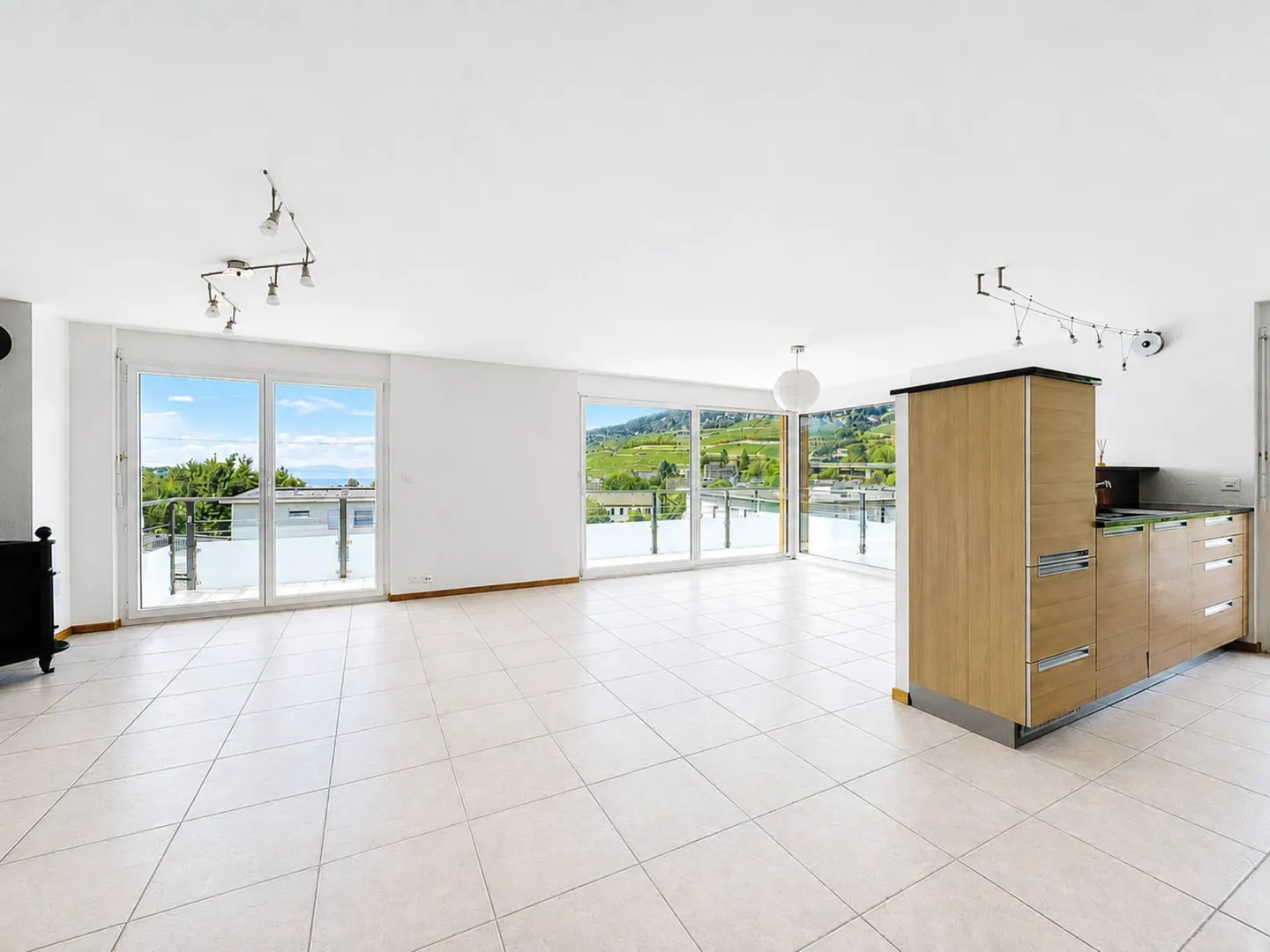 Geräumige 4,5-Zimmer-Wohnung in ruhiger und grüner Umgebung - Foto 5 von 13