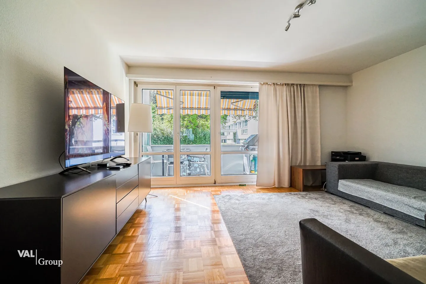 Lichtdurchflutete Hochparterrewohnung in ruhiger, grüner Umgebung - Foto 2 von 12