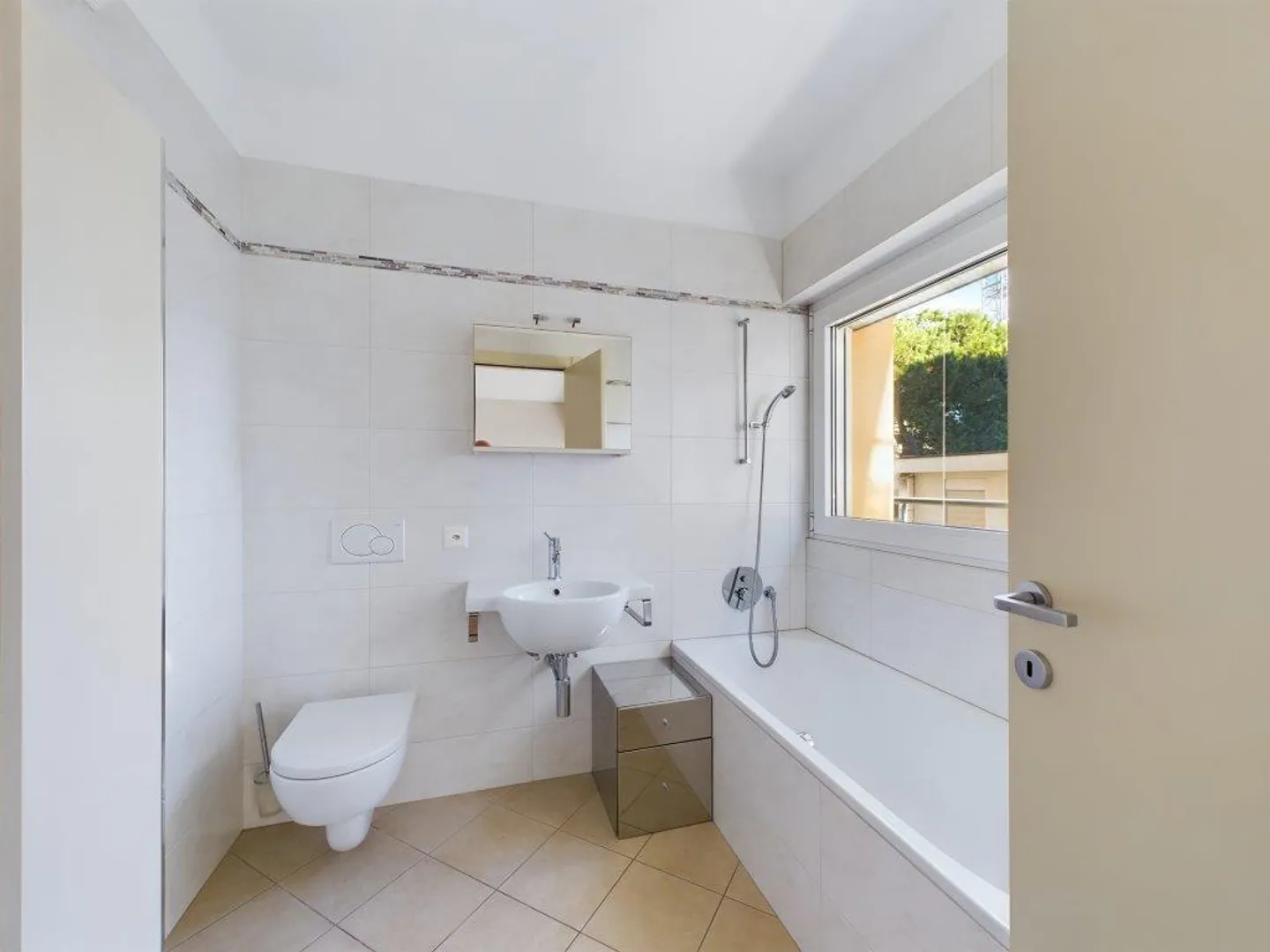 Elegante 3,5-Zimmer-Wohnung mit Garage in Lugano - Foto 5 von 6