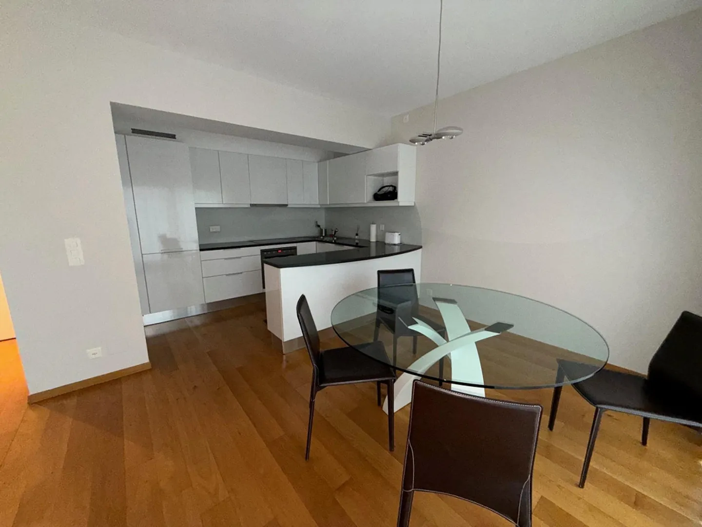 Elegante 3,5-Zimmer-Wohnung mit Garage in Lugano - Foto 1 von 6