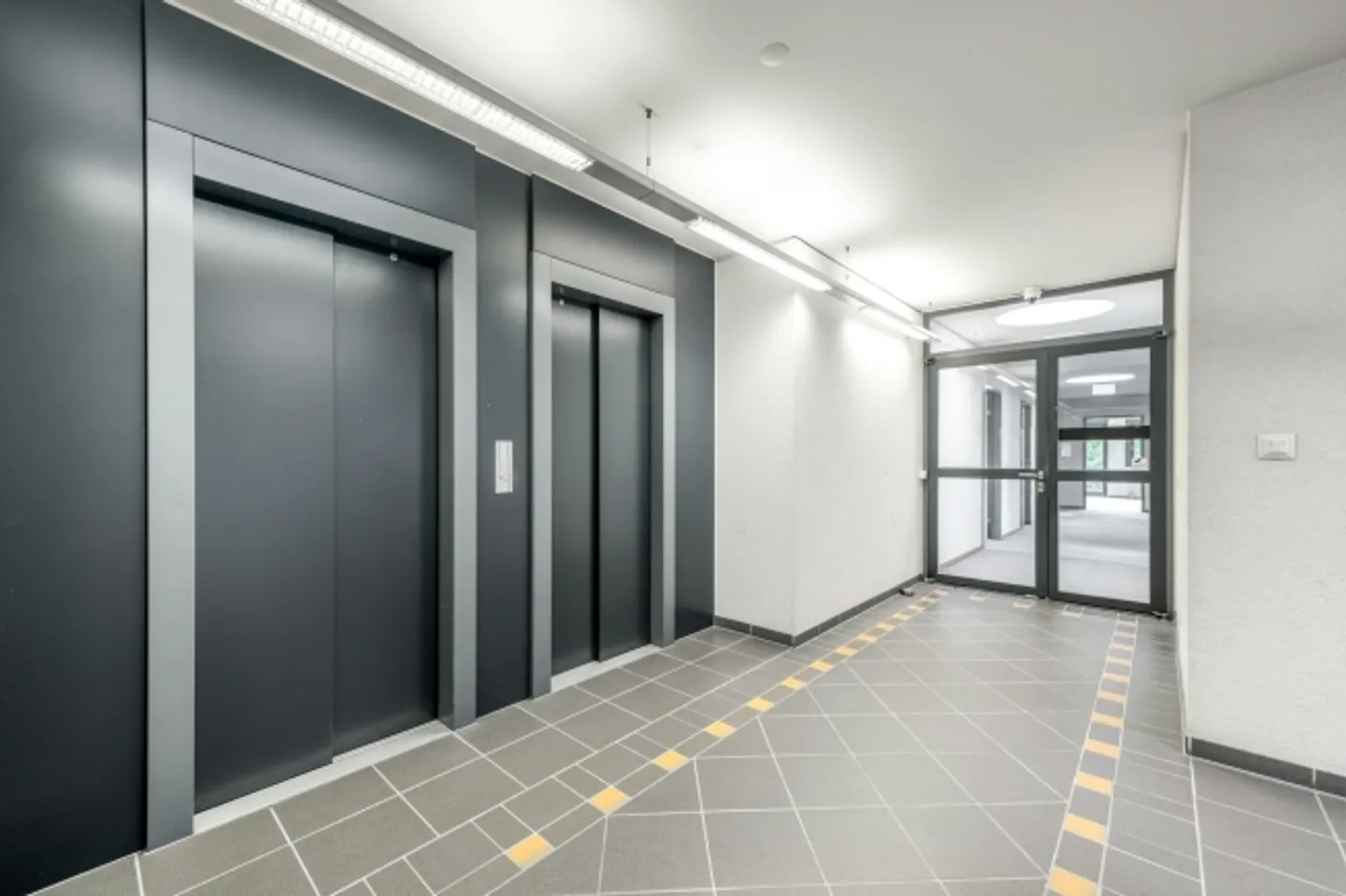 Expanded office spaces of 140-170 m2 with attractive rent in the Business Center G15 - Photo 6 of 10