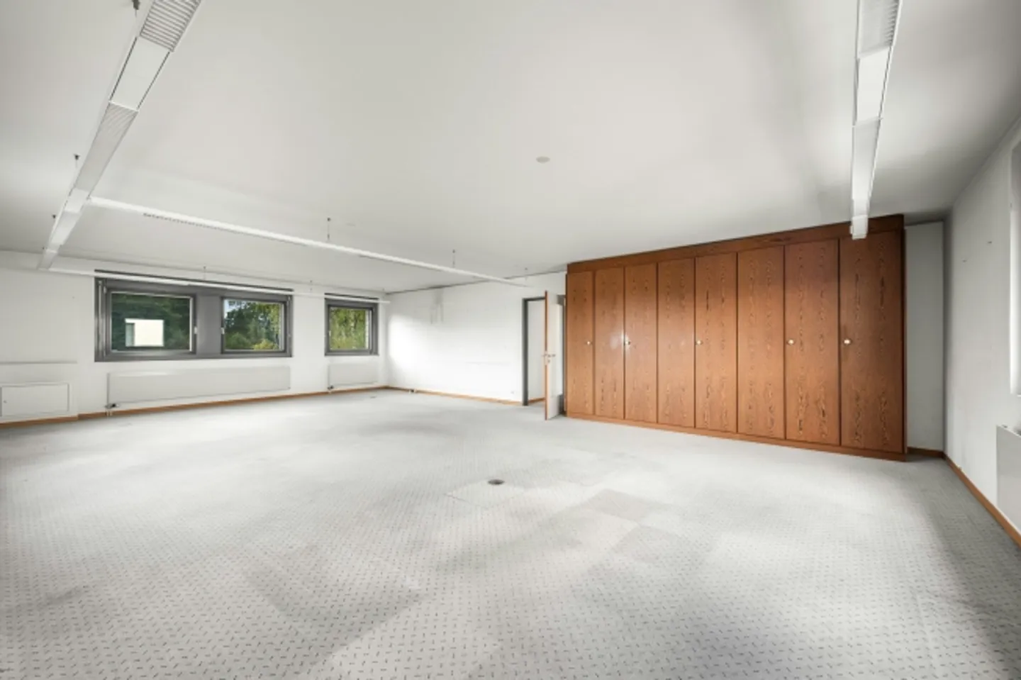 Expanded office spaces of 140-170 m2 with attractive rent in the Business Center G15 - Photo 9 of 10