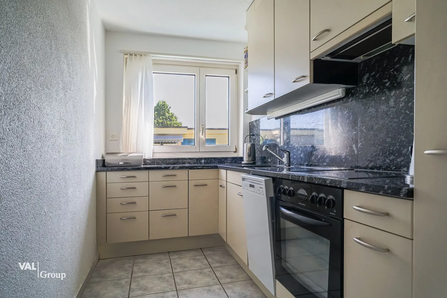 Lichtdurchflutete Hochparterrewohnung in ruhiger, grüner Umgebung - Foto 5 von 12