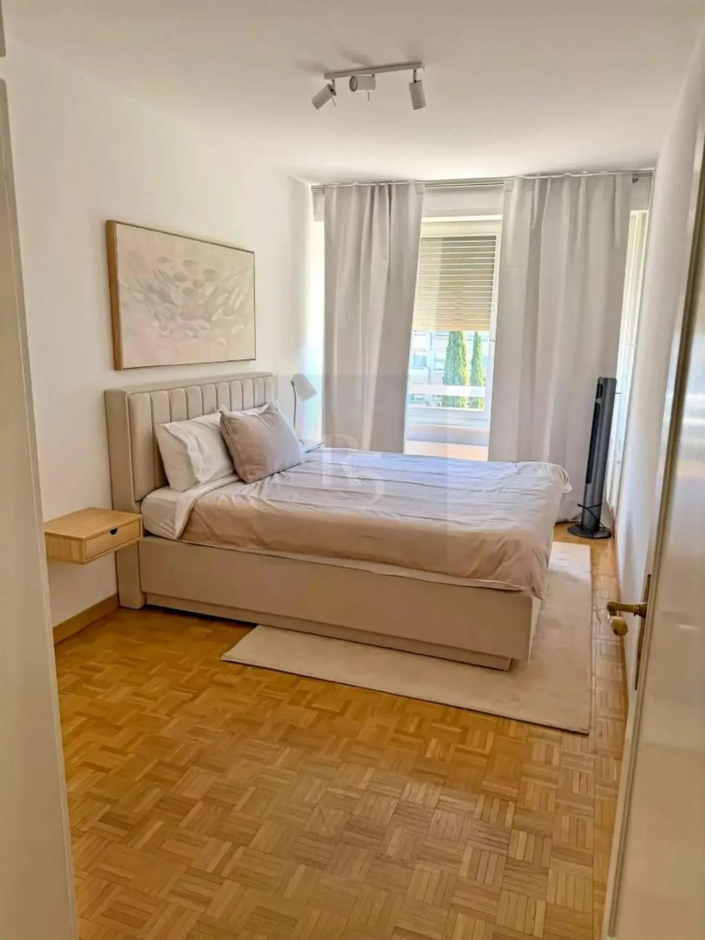 Appartement spacieux à Florissant - Photo 8 sur 11