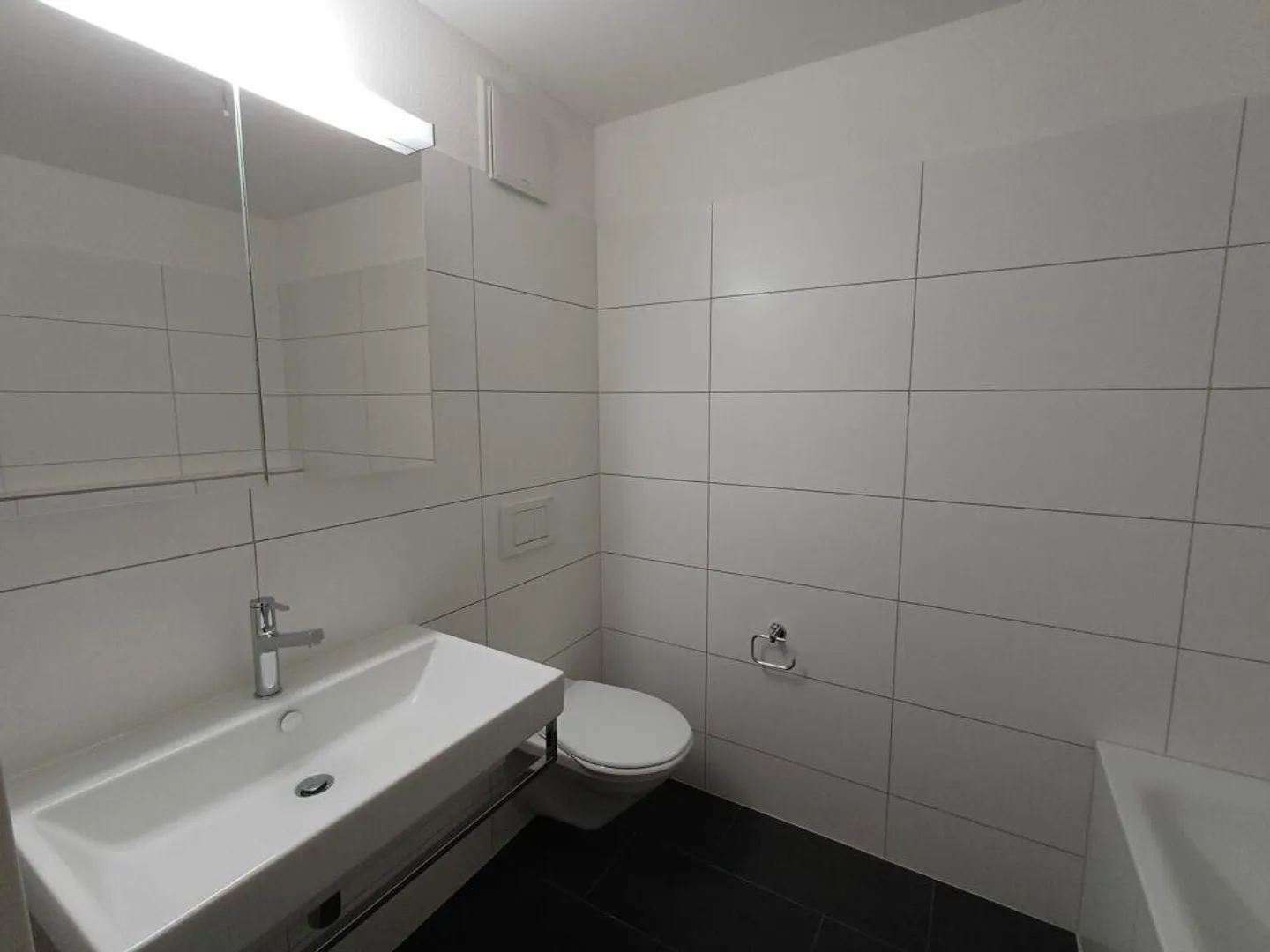 Modernes Apartment mit grosszügigem Balkon - Foto 8 von 9