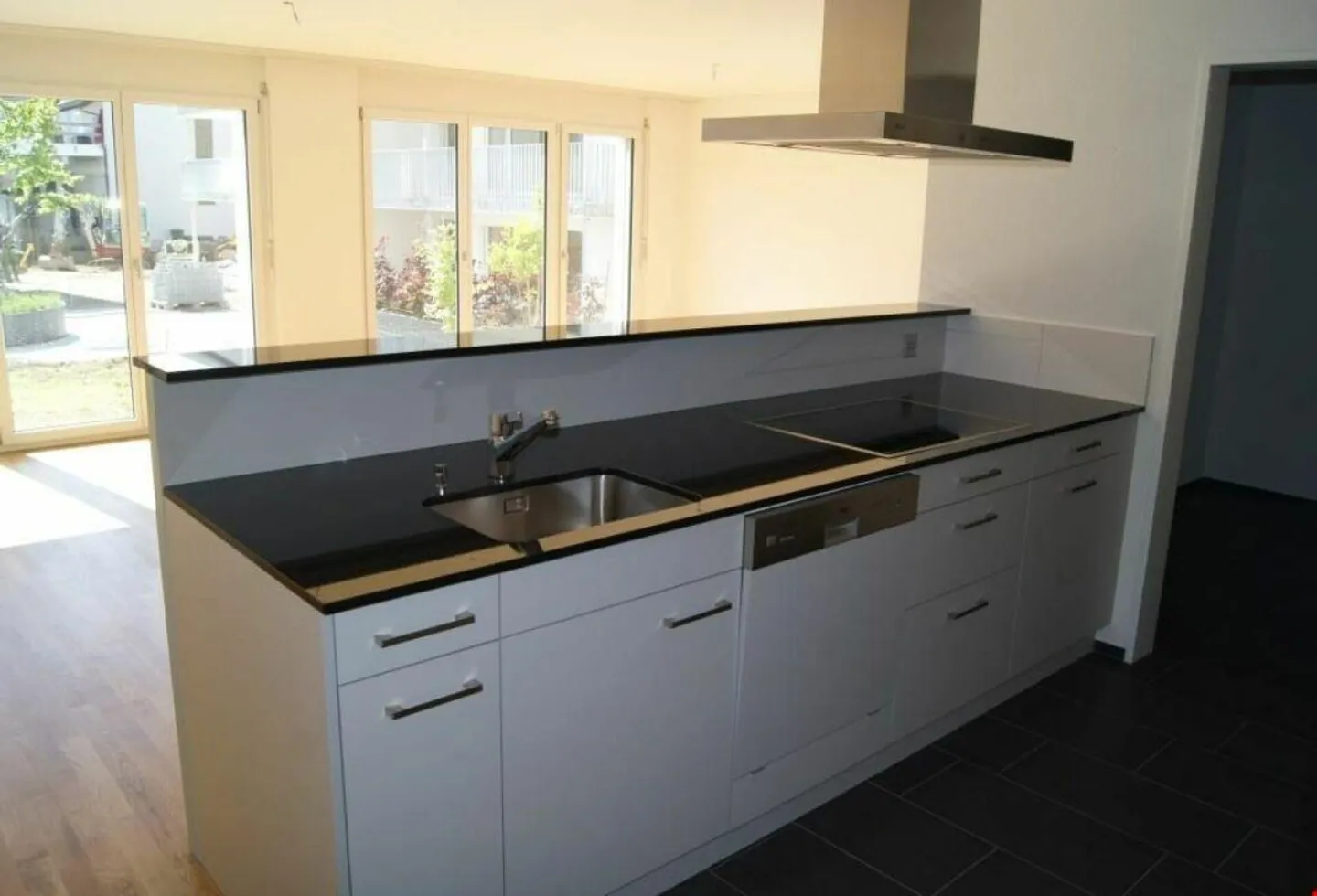 Modernes Apartment mit grosszügigem Balkon - Foto 4 von 9