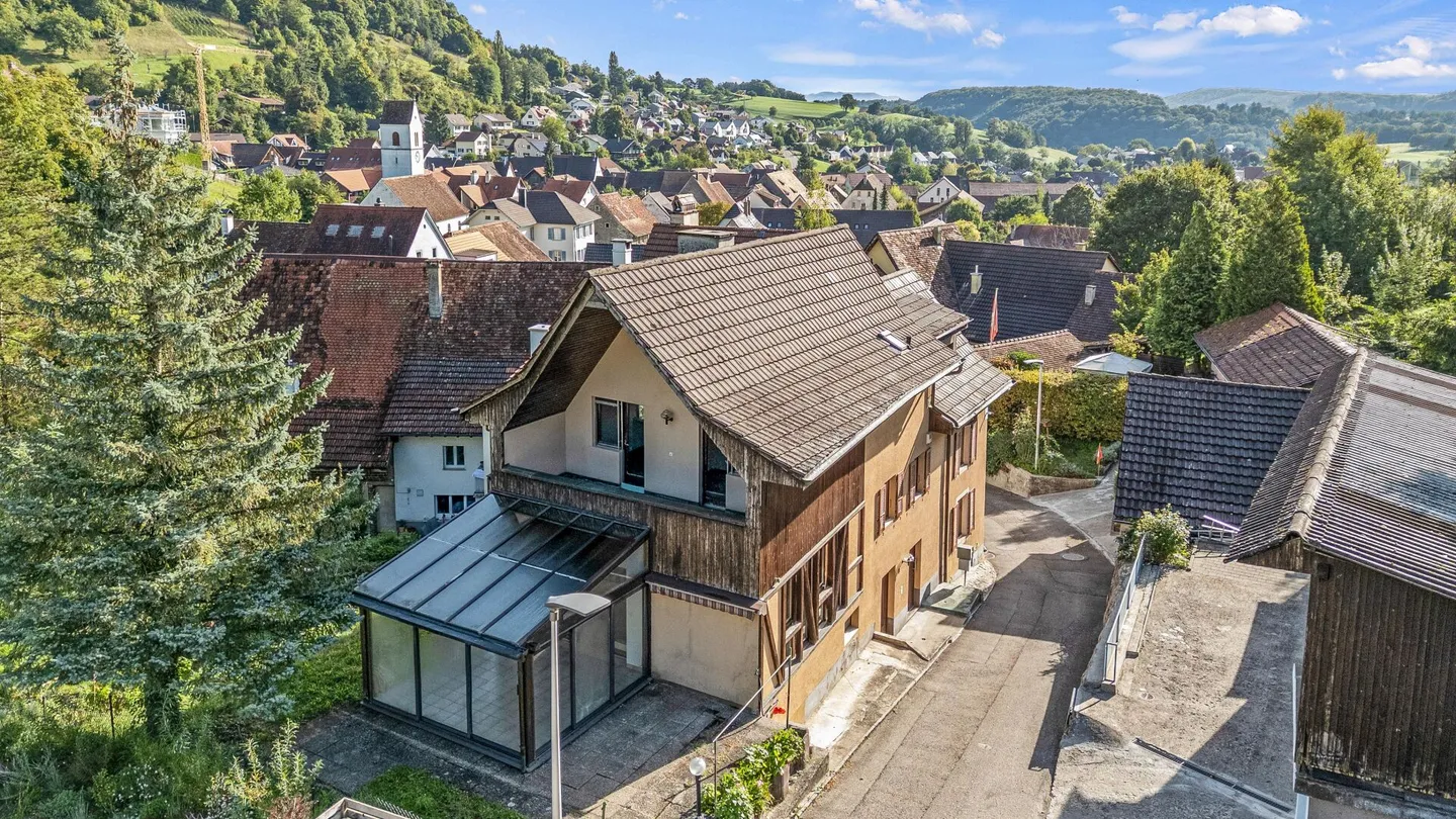 Charming Single-Family Home with Apartment in Büren - Photo 2 of 21