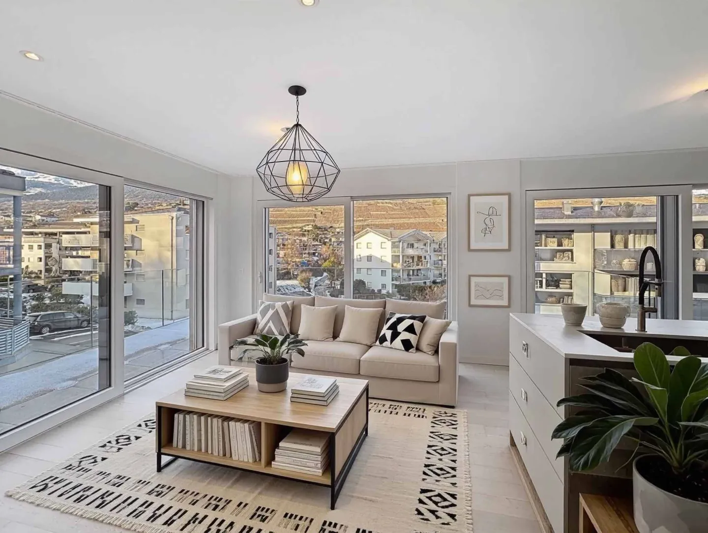 Appartement quatre pièces avec vue sur la montagne et beaucoup de lumière - Photo 1 sur 13