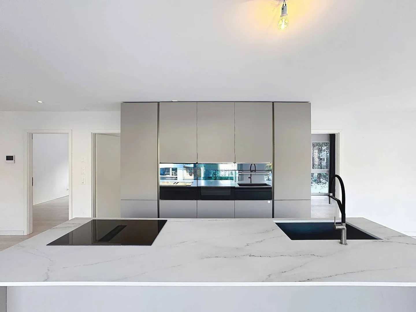 Appartement quatre pièces avec vue sur la montagne et beaucoup de lumière - Photo 3 sur 13