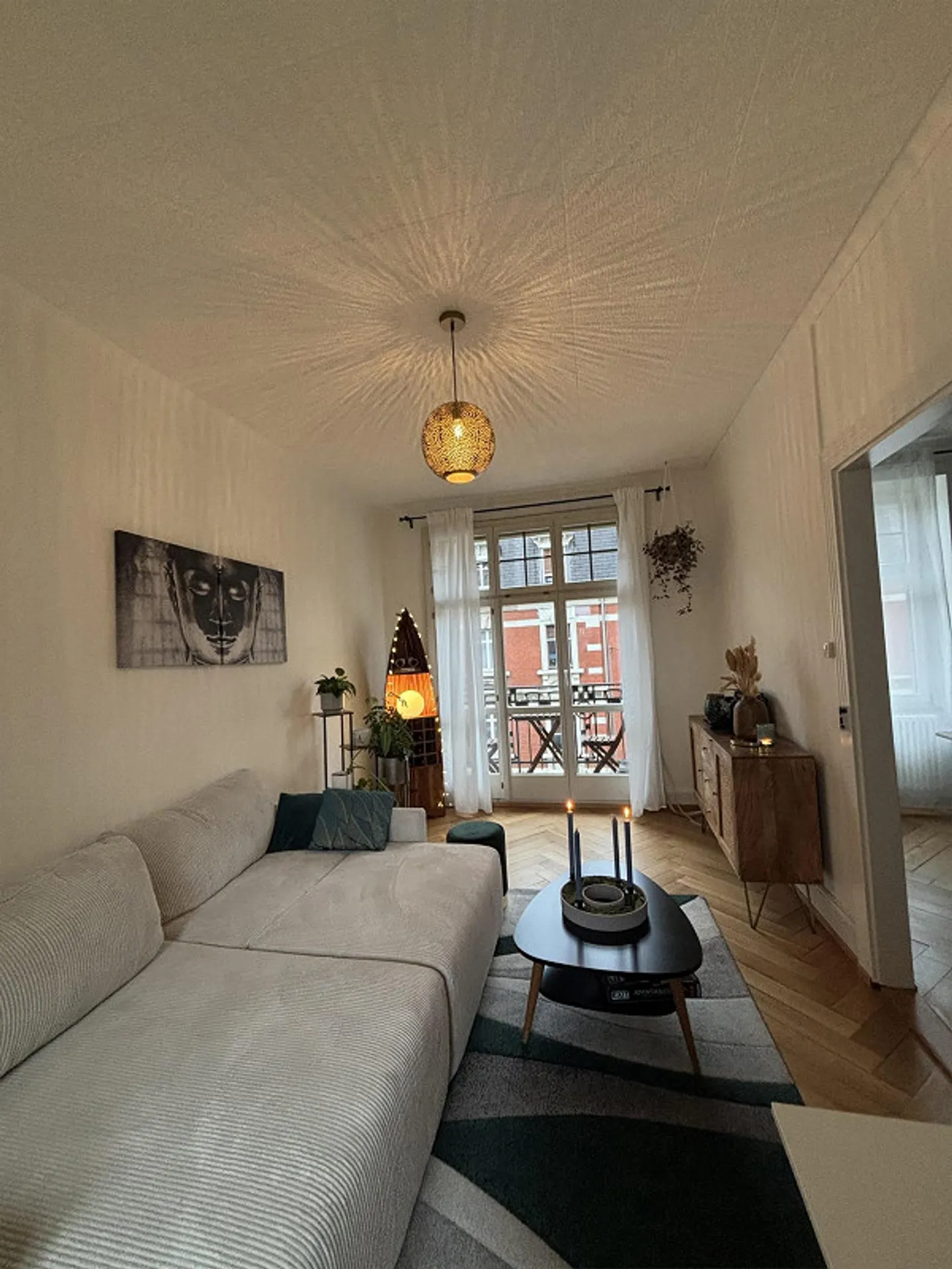 Furnished, charming 3-room apartment in an excellent location - Photo 2 of 13