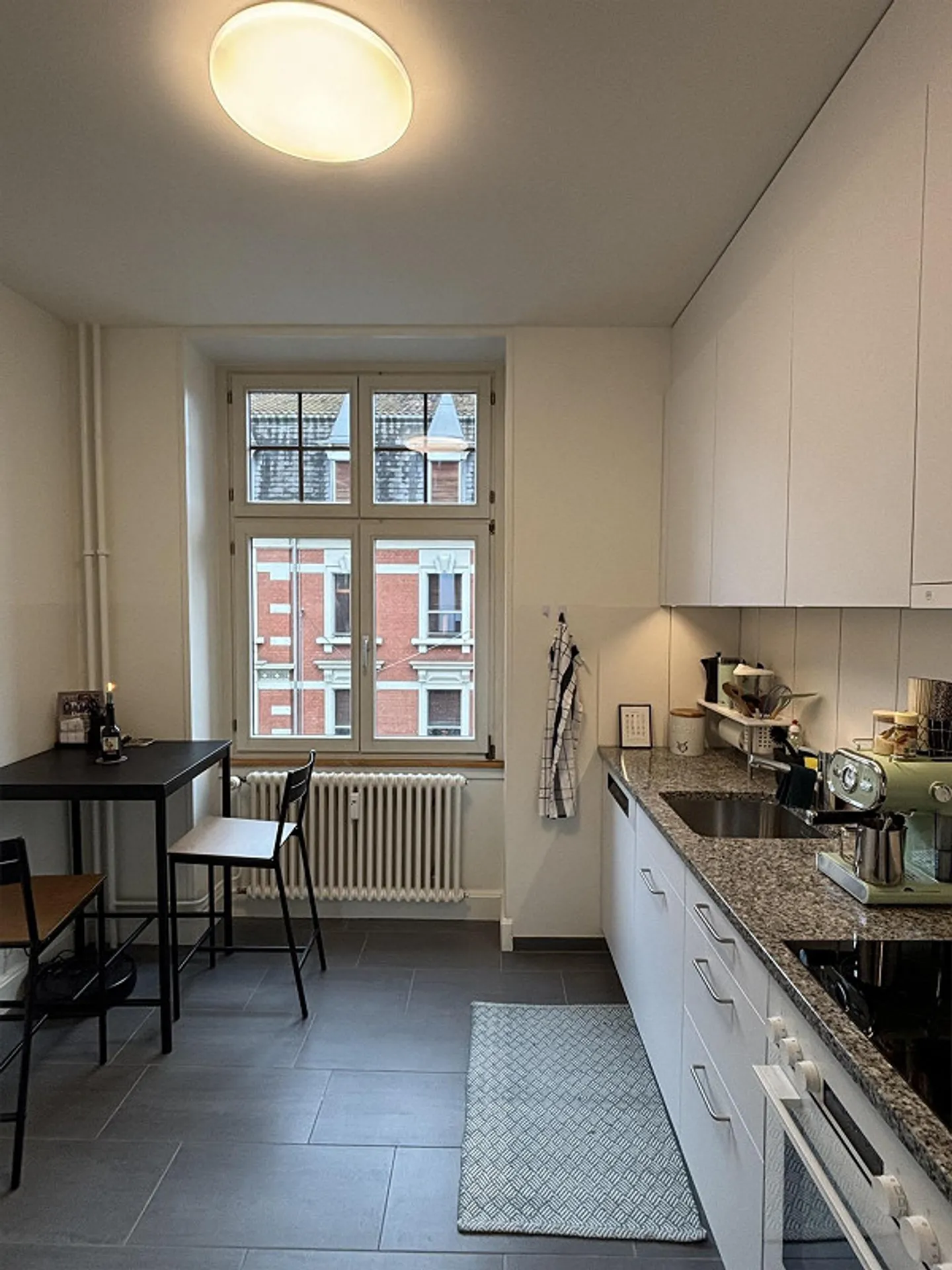 Furnished, charming 3-room apartment in an excellent location - Photo 6 of 13