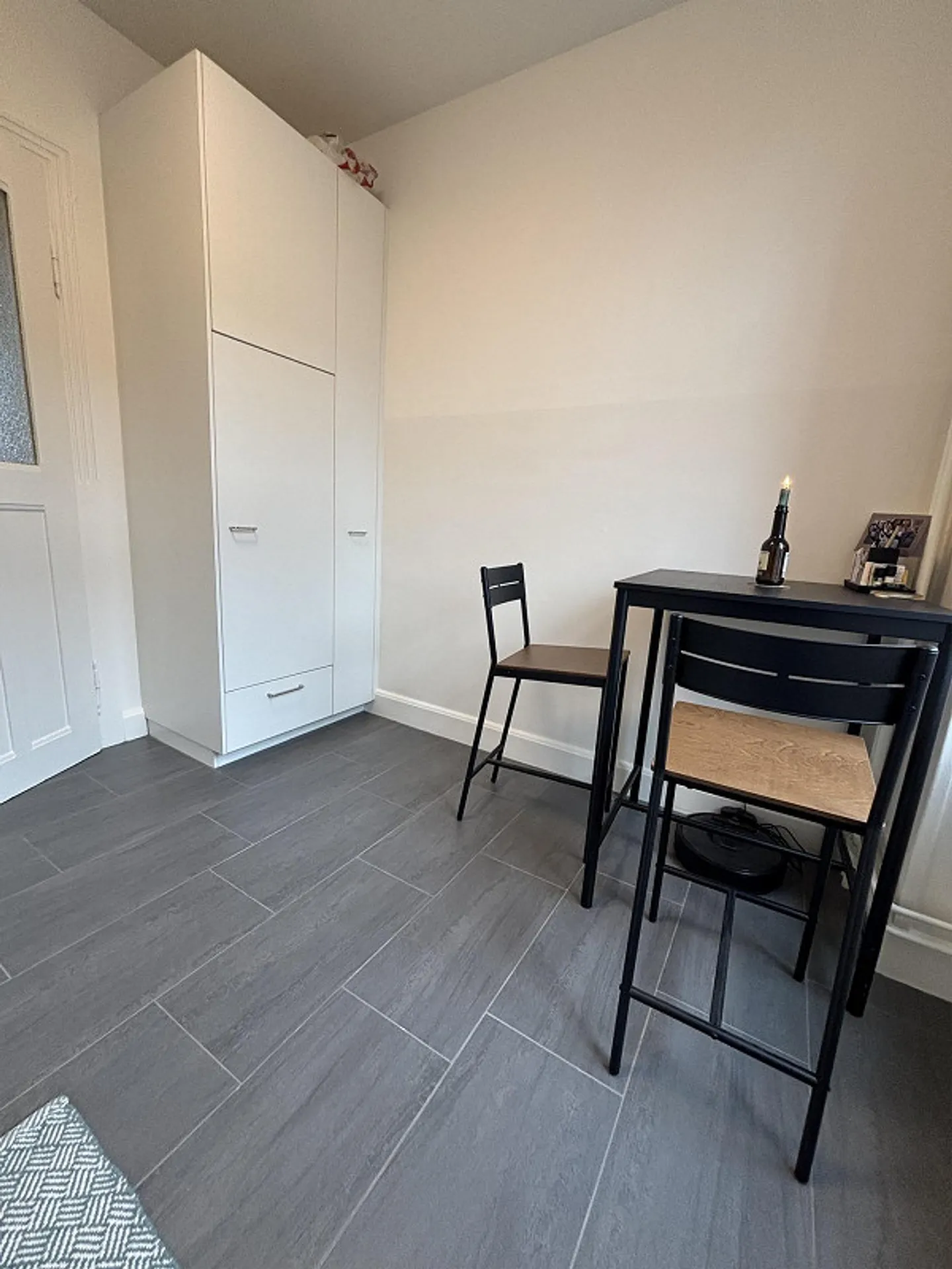 Furnished, charming 3-room apartment in an excellent location - Photo 7 of 13