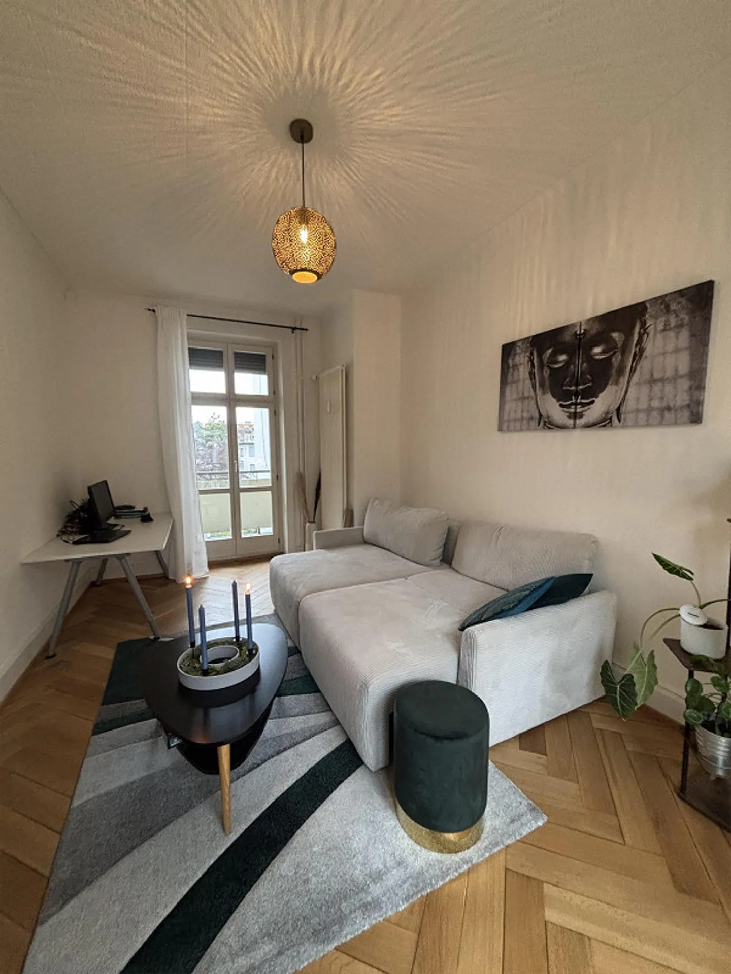 Furnished, charming 3-room apartment in an excellent location - Photo 3 of 13