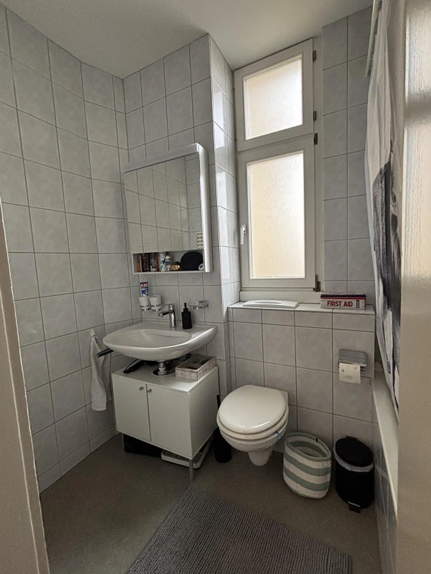 Furnished, charming 3-room apartment in an excellent location - Photo 8 of 13